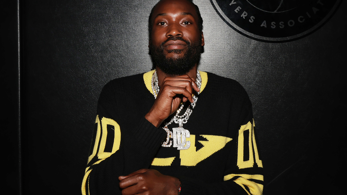 SPOTTED: Meek Mill In Supreme & Yeezy – PAUSE Online