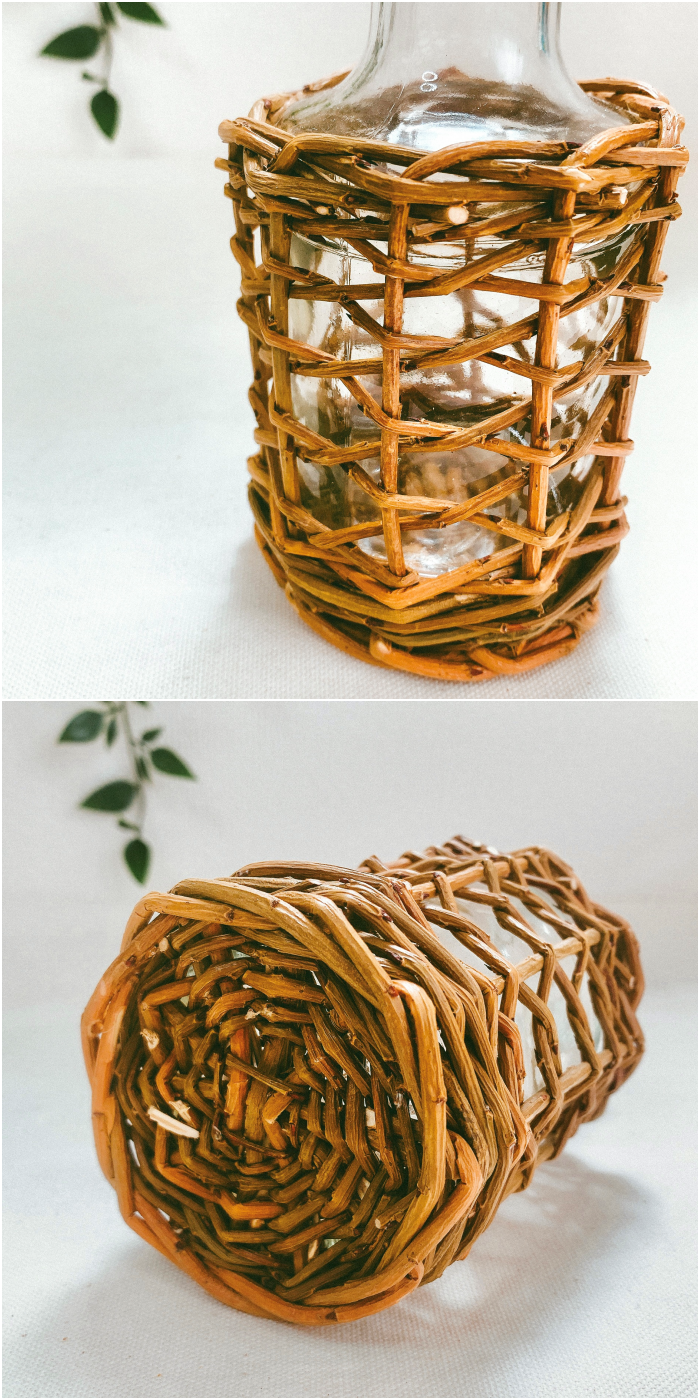 ニトリのおすすめのインテリア「カゴ編みフラワーベース ACM ミニボトル (Living in Comfort)」