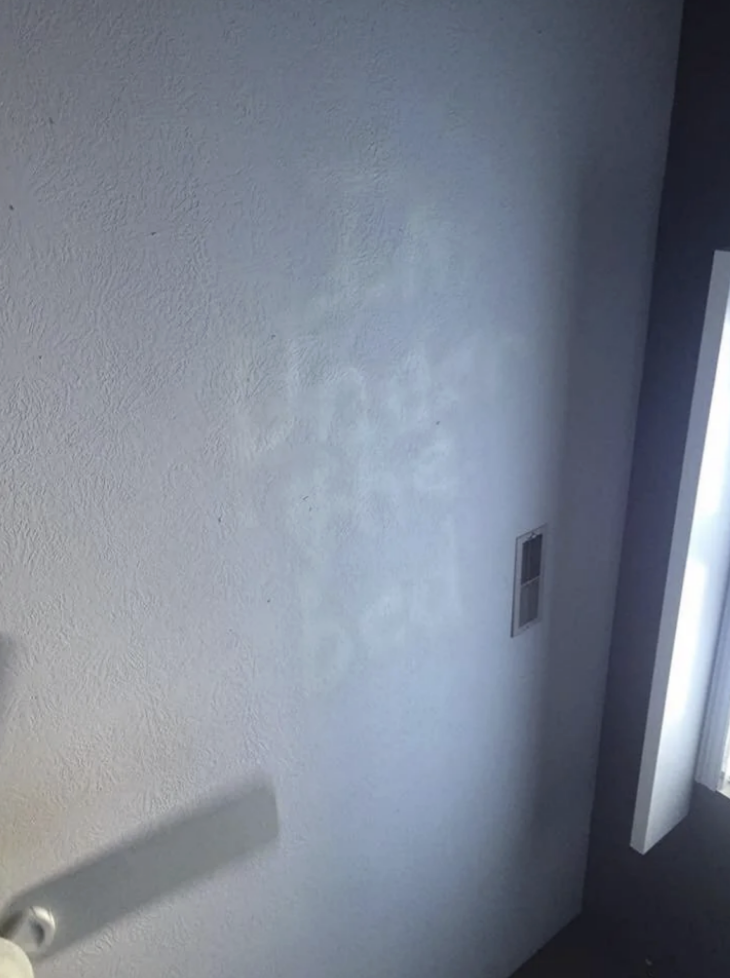 Faint writing on the ceiling reading &quot;I&#x27;m under the bed&quot;