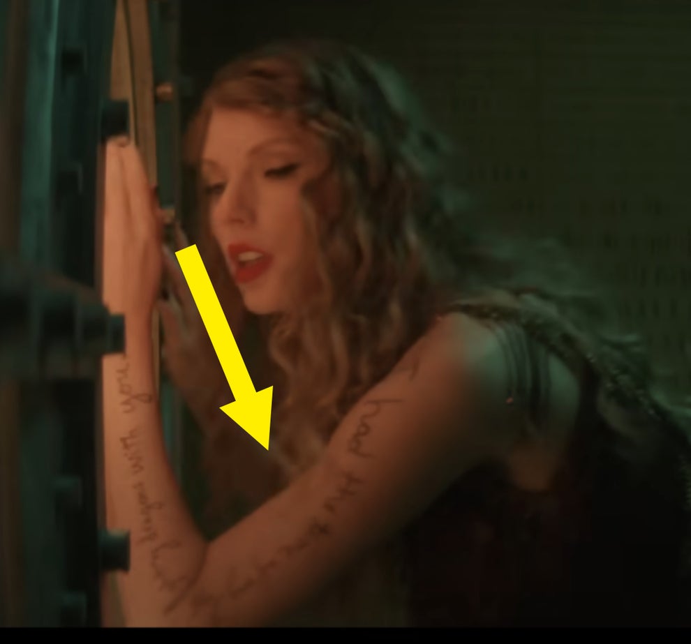 does taylor swift have a tattoo 2022