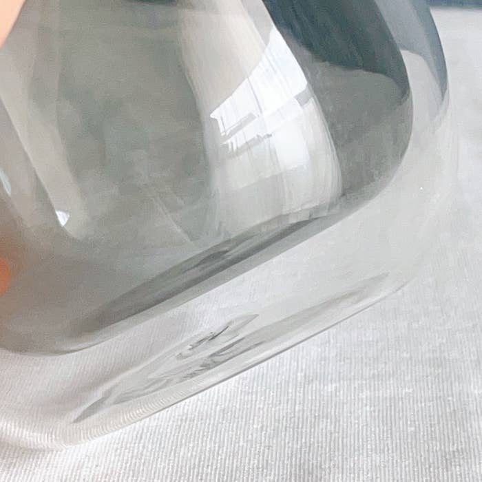 ダイソーのオススメのグッズ「ダブルウォールグラス（丸型、グレー、300mL）」