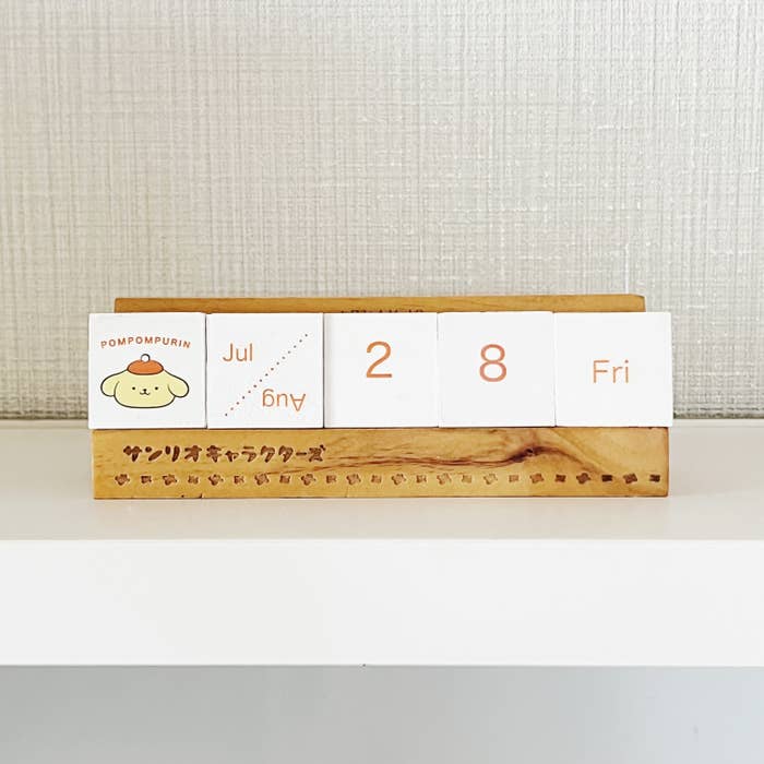 salut!(サリュ)のおすすめの雑貨「【サンリオキャラクターズ】ウッドカレンダー」