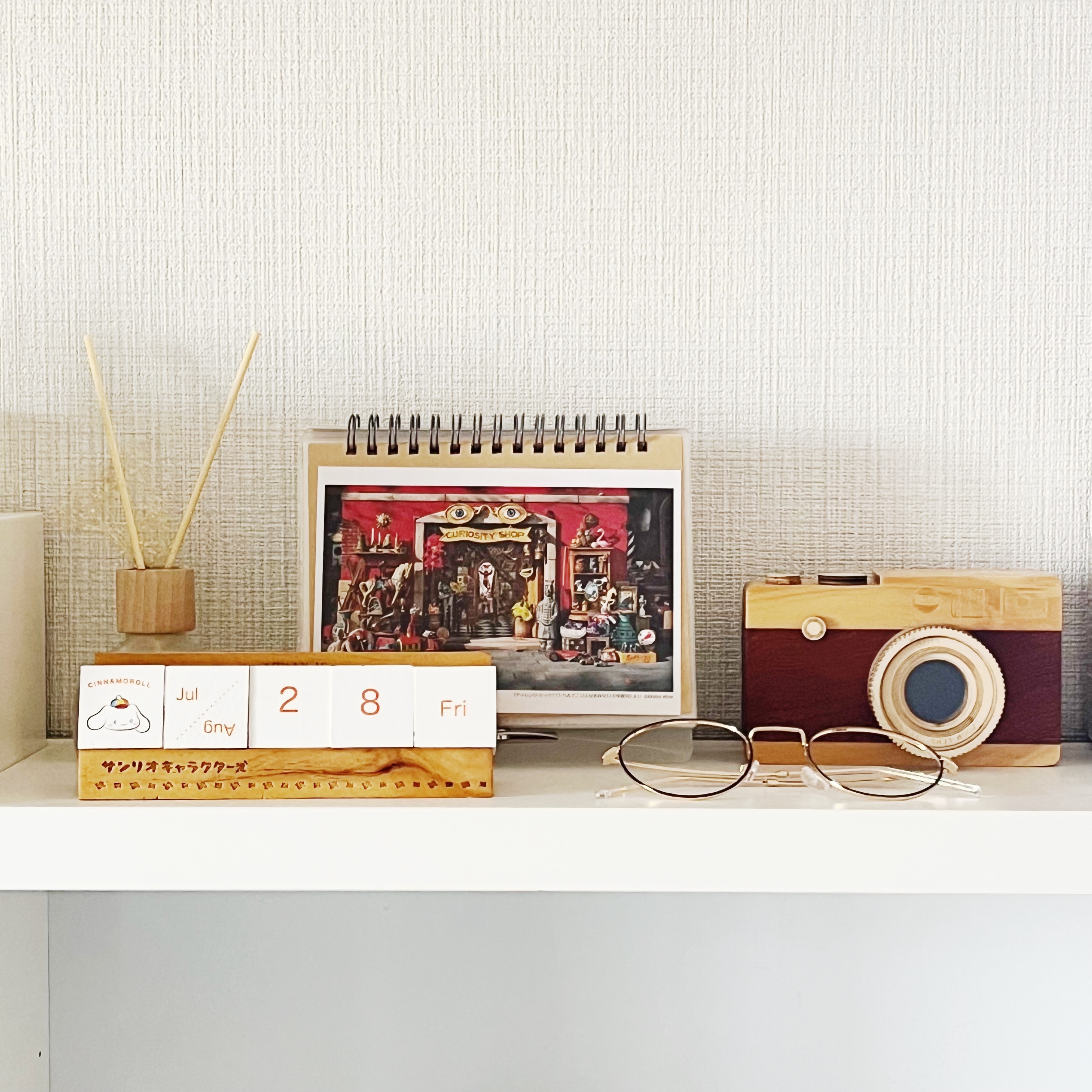 salut!(サリュ)のおすすめの雑貨「【サンリオキャラクターズ】ウッドカレンダー」