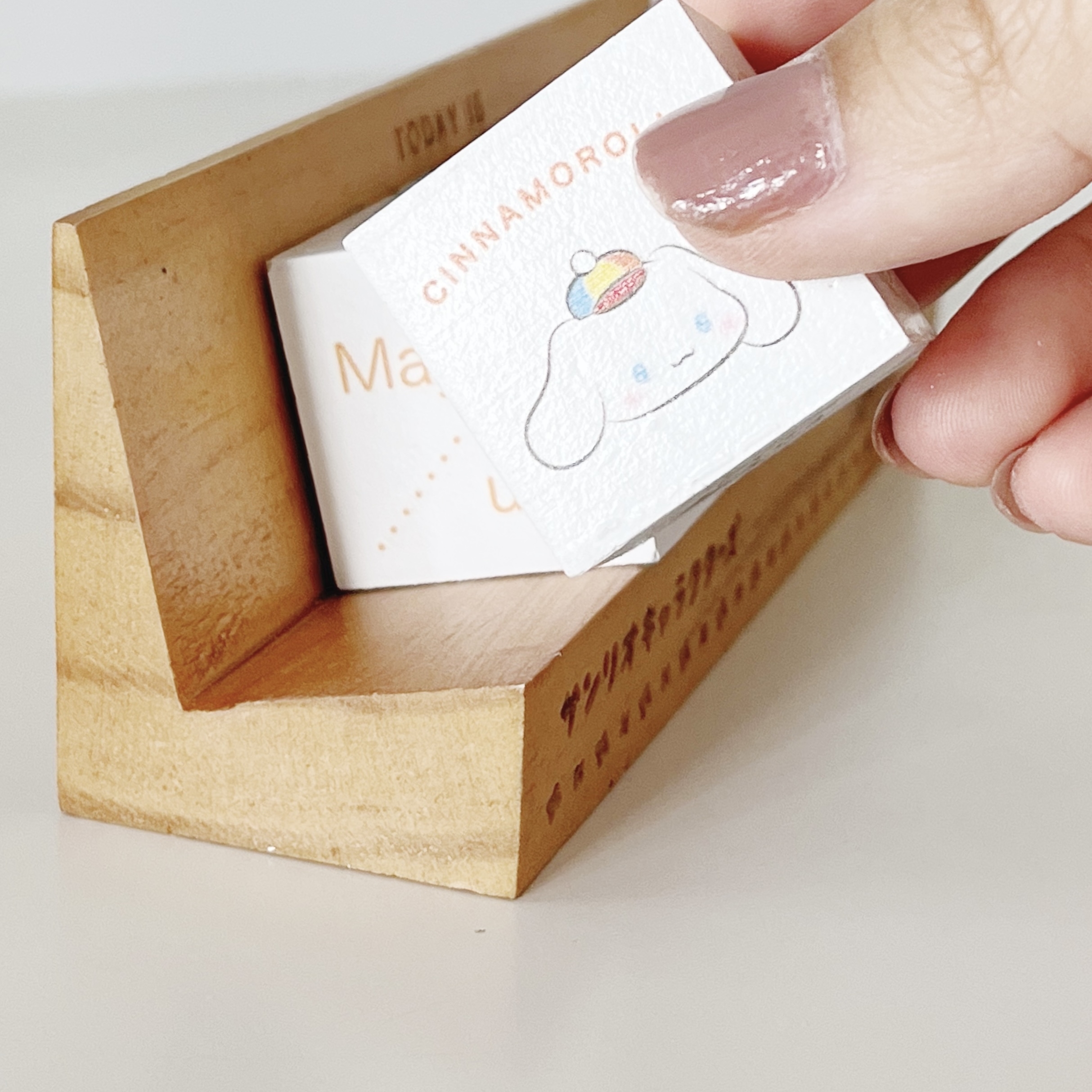 salut!(サリュ)のおすすめの雑貨「【サンリオキャラクターズ】ウッドカレンダー」