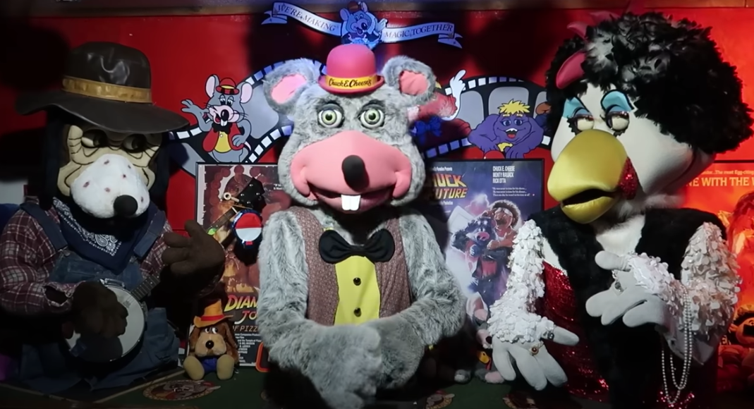 chuck e cheese characters