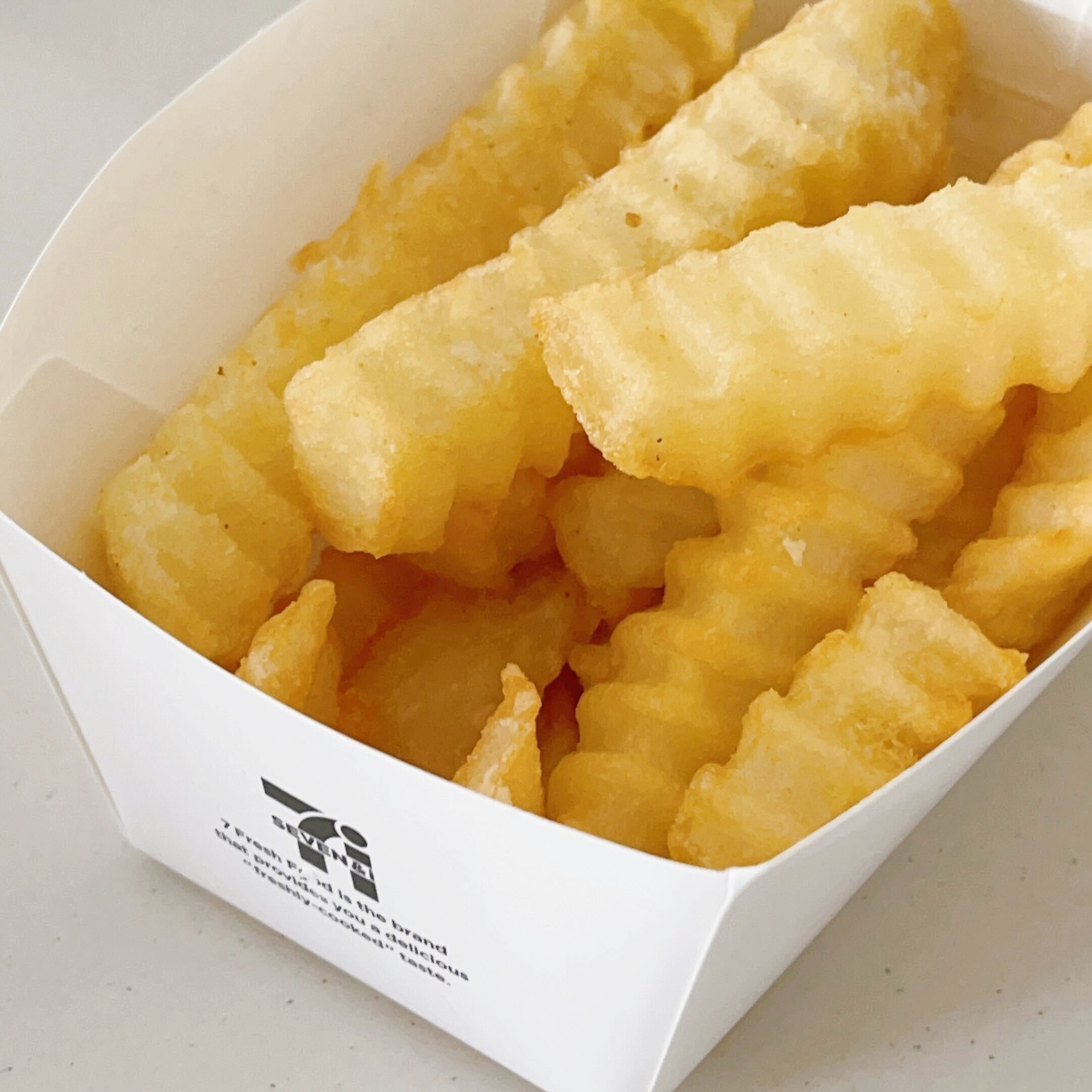 セブン-イレブンのオススメのホットスナック「ギザギザポテト（しお味）」