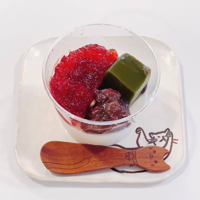 成城石井のおすすめスイーツ「苺と抹茶ゼリーのココナッツブラマンジェ」