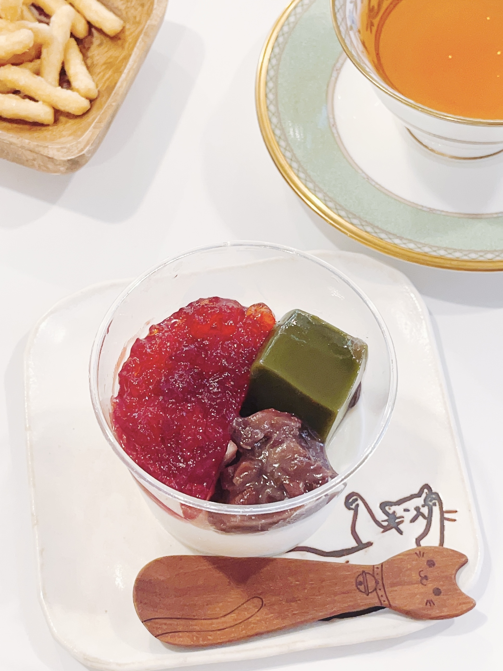 成城石井のおすすめスイーツ「苺と抹茶ゼリーのココナッツブラマンジェ」