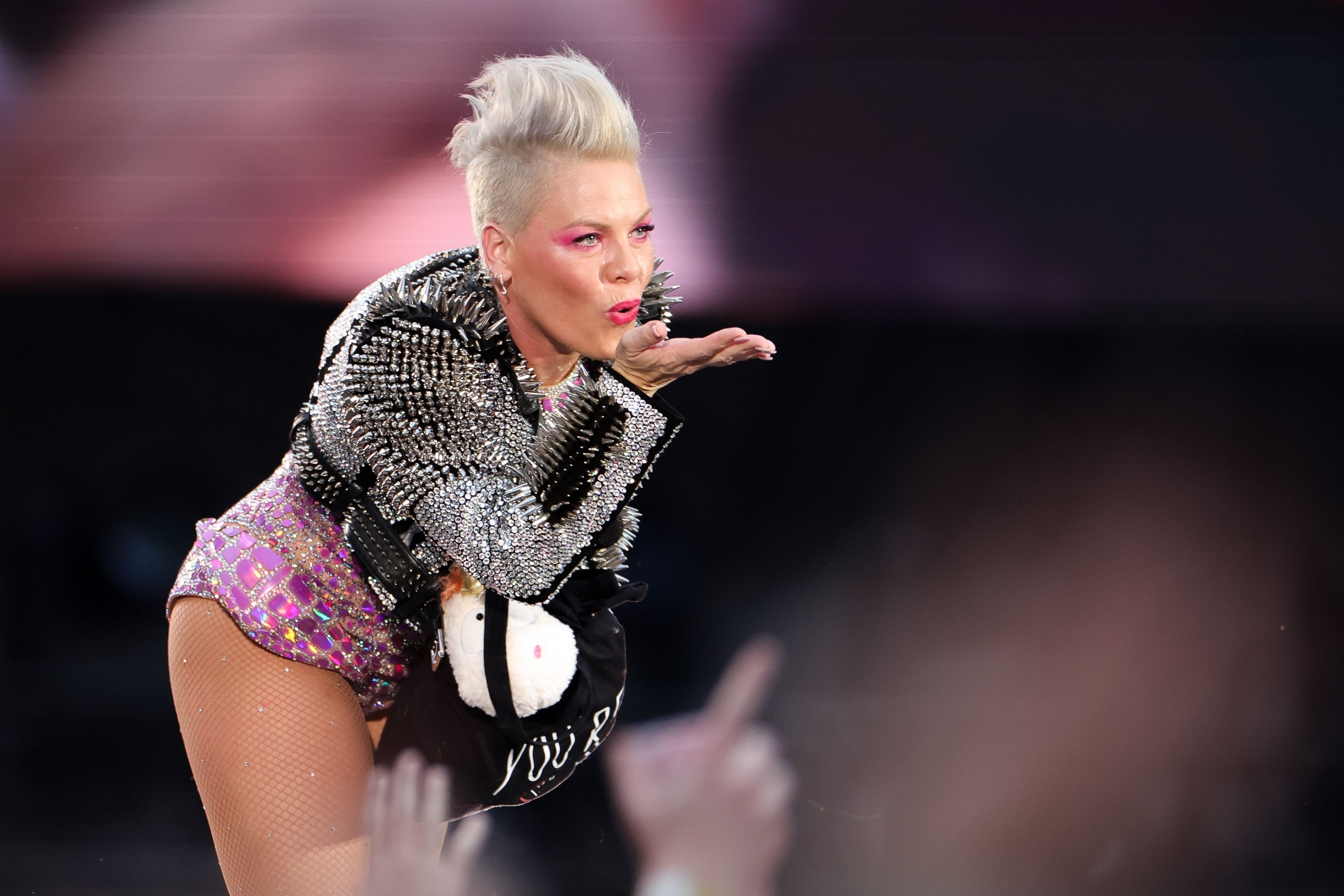 pink blowing a kiss on stage