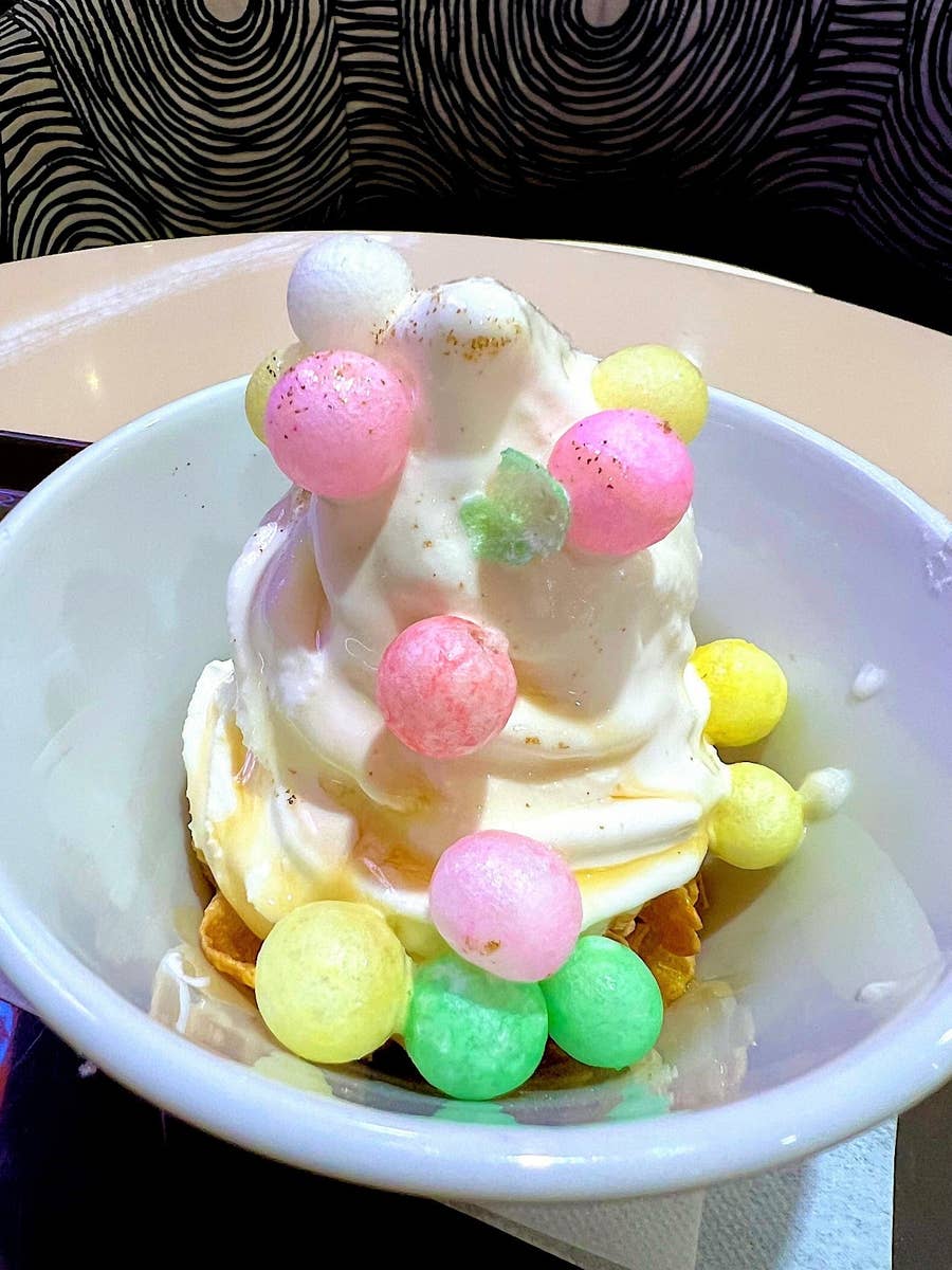 サンマルク】可愛すぎて食べられないよ…！花火みたいな「儚げパフェ  