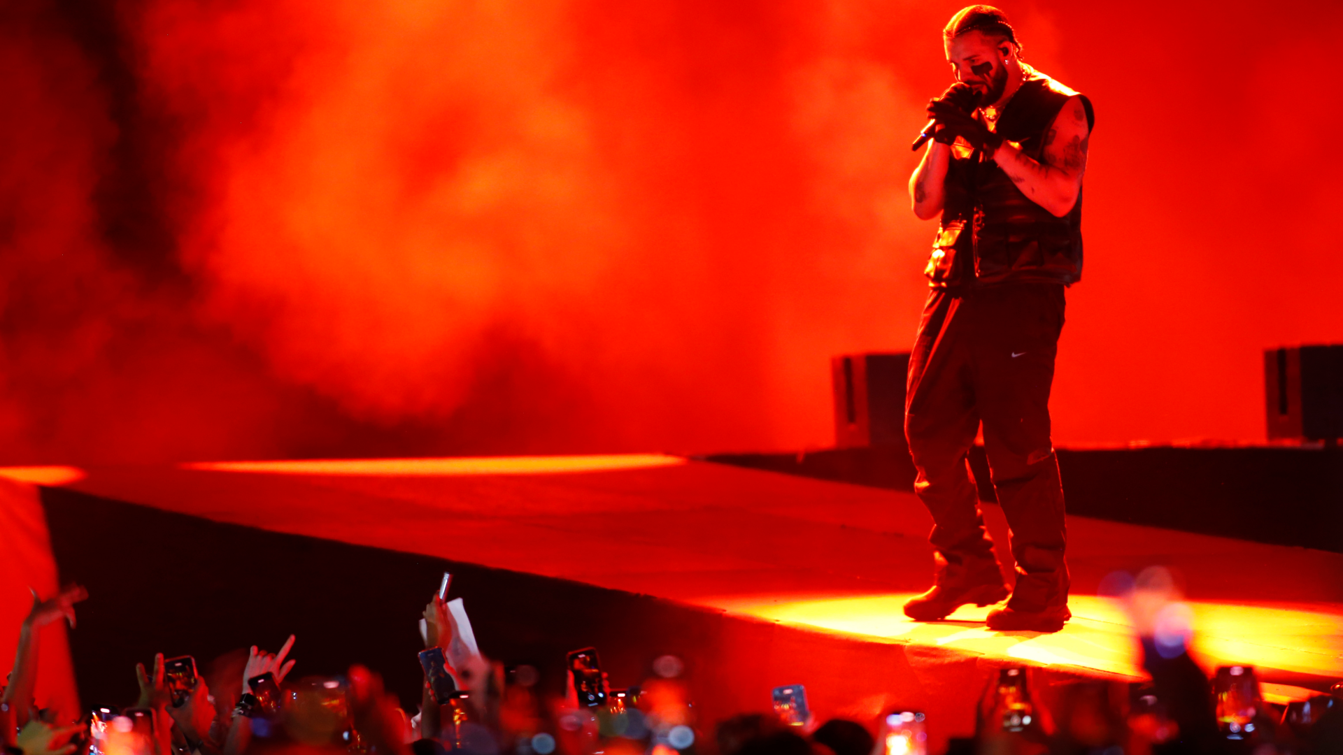 Drake Says First Its All a Blur Show in L.A. Was Nearly Called Off |  Complex