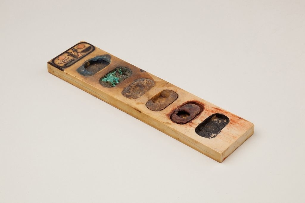 A rectangular wooden palette with six very faded colors