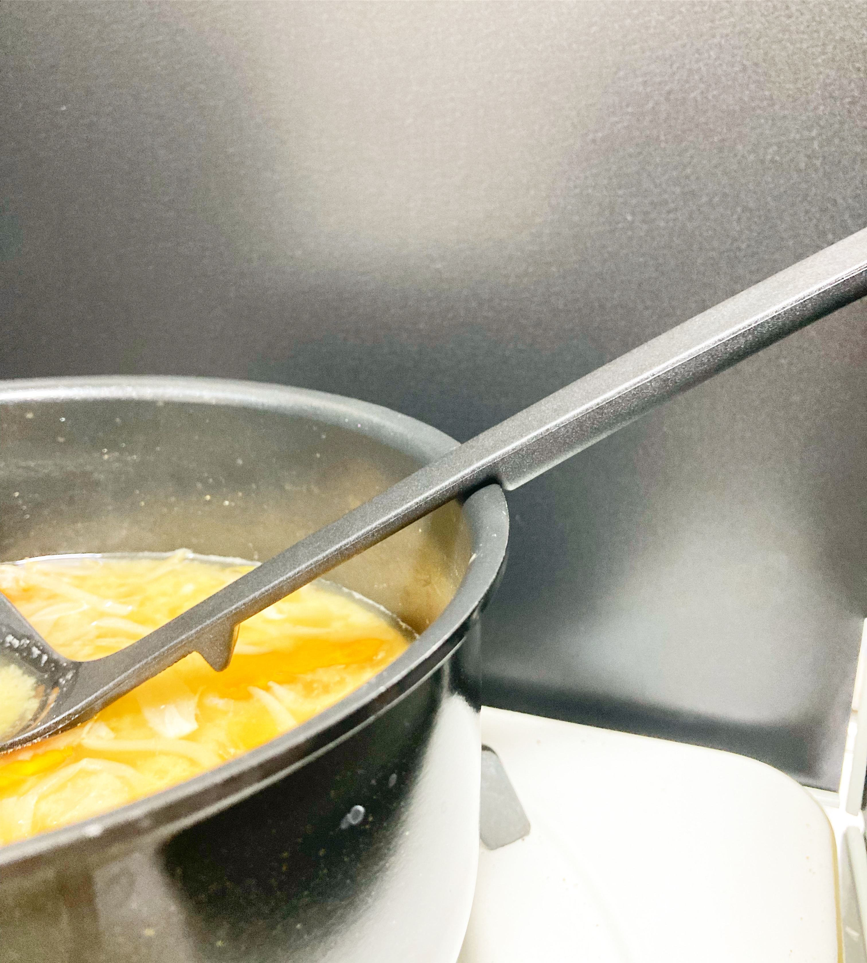 DAISO(ダイソー)のキッチンアイテム「先が直接つかないお玉」