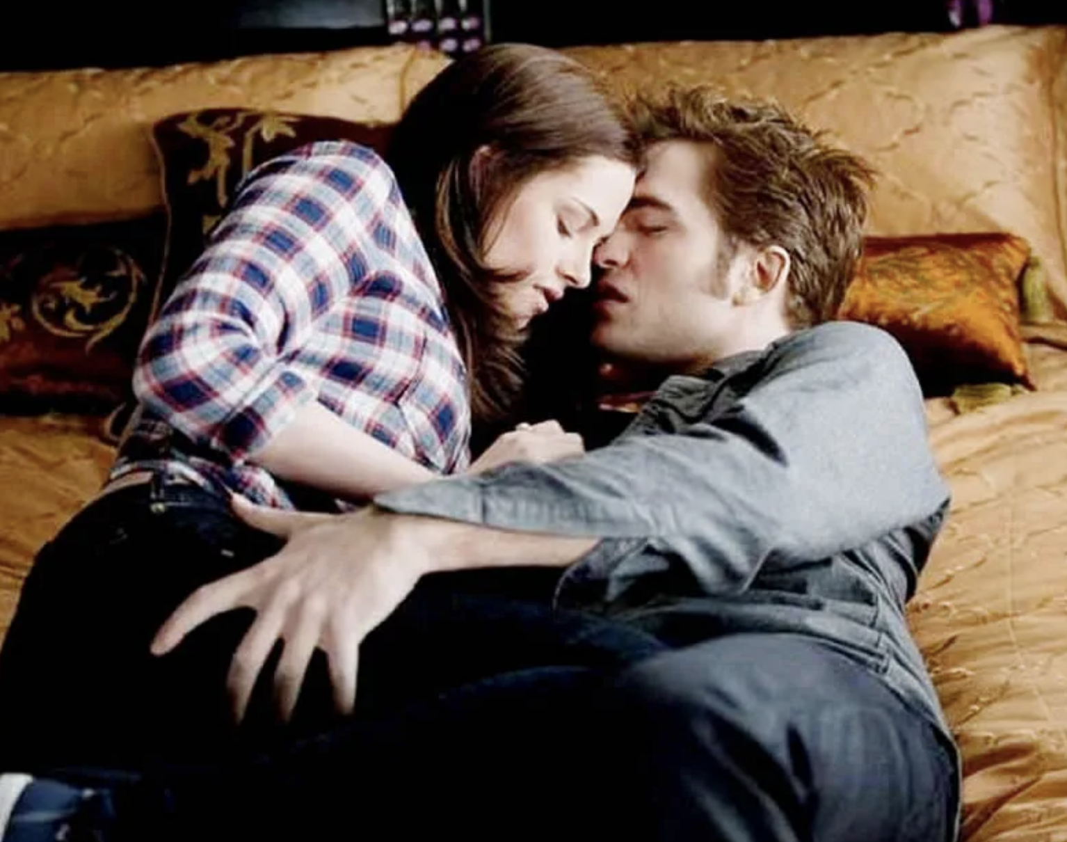 edward and bella in bed