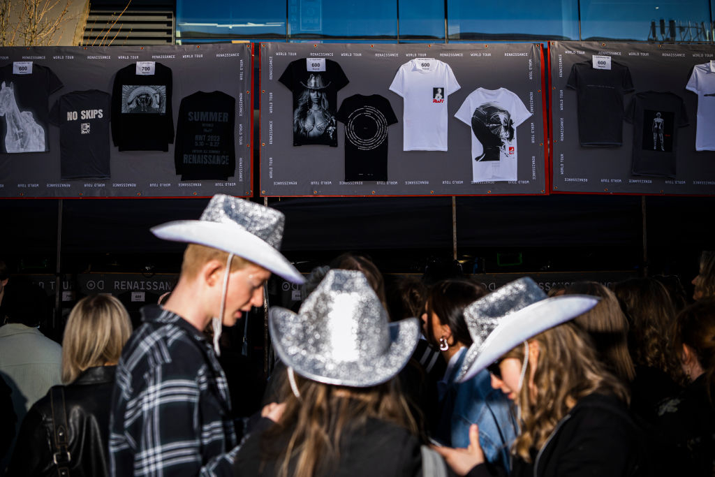 Fans in line for &quot;Renaissance&quot; Tour merch including some wearing sparkly cowboy hats