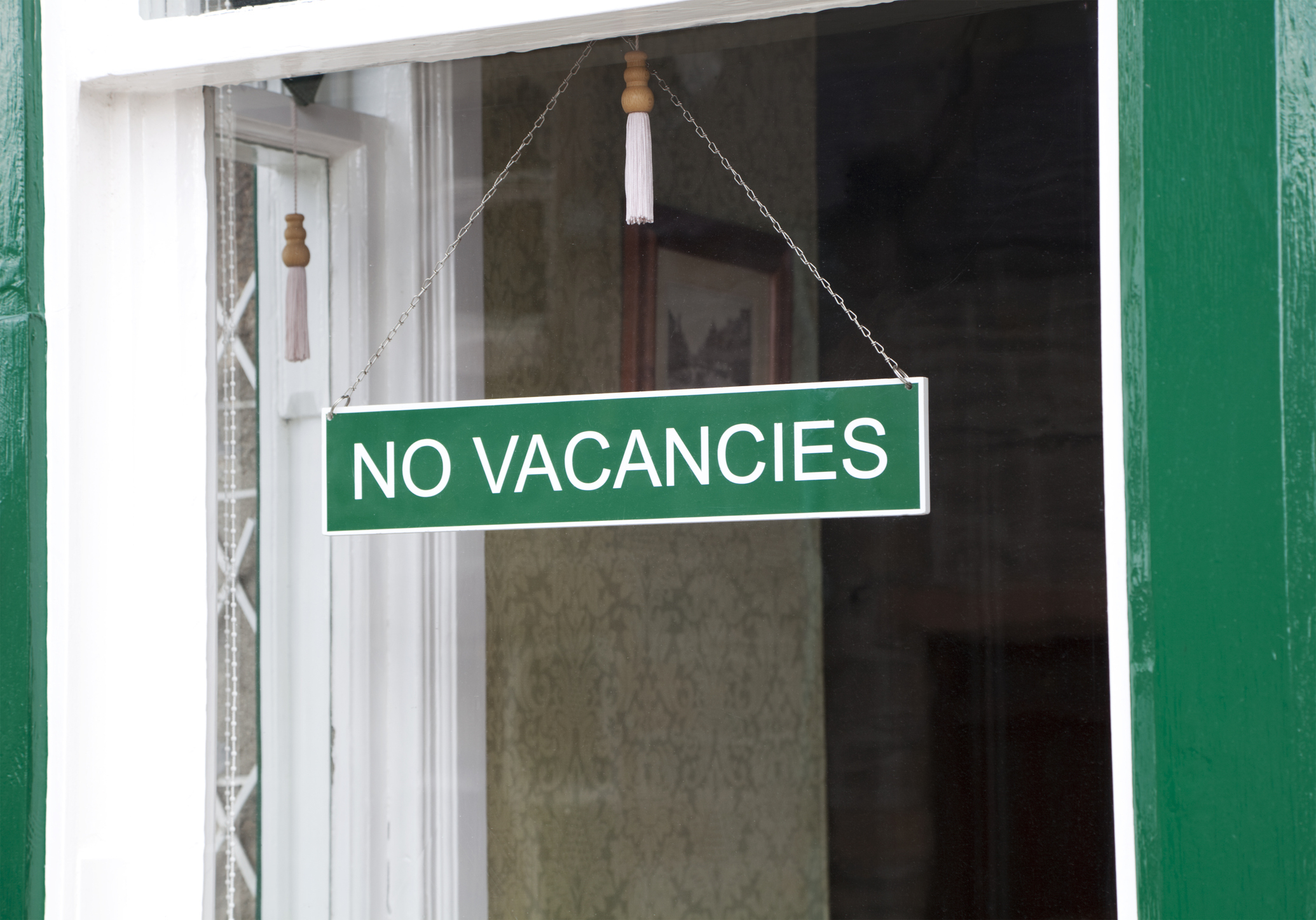A sign reading &quot;no vacancies&quot;