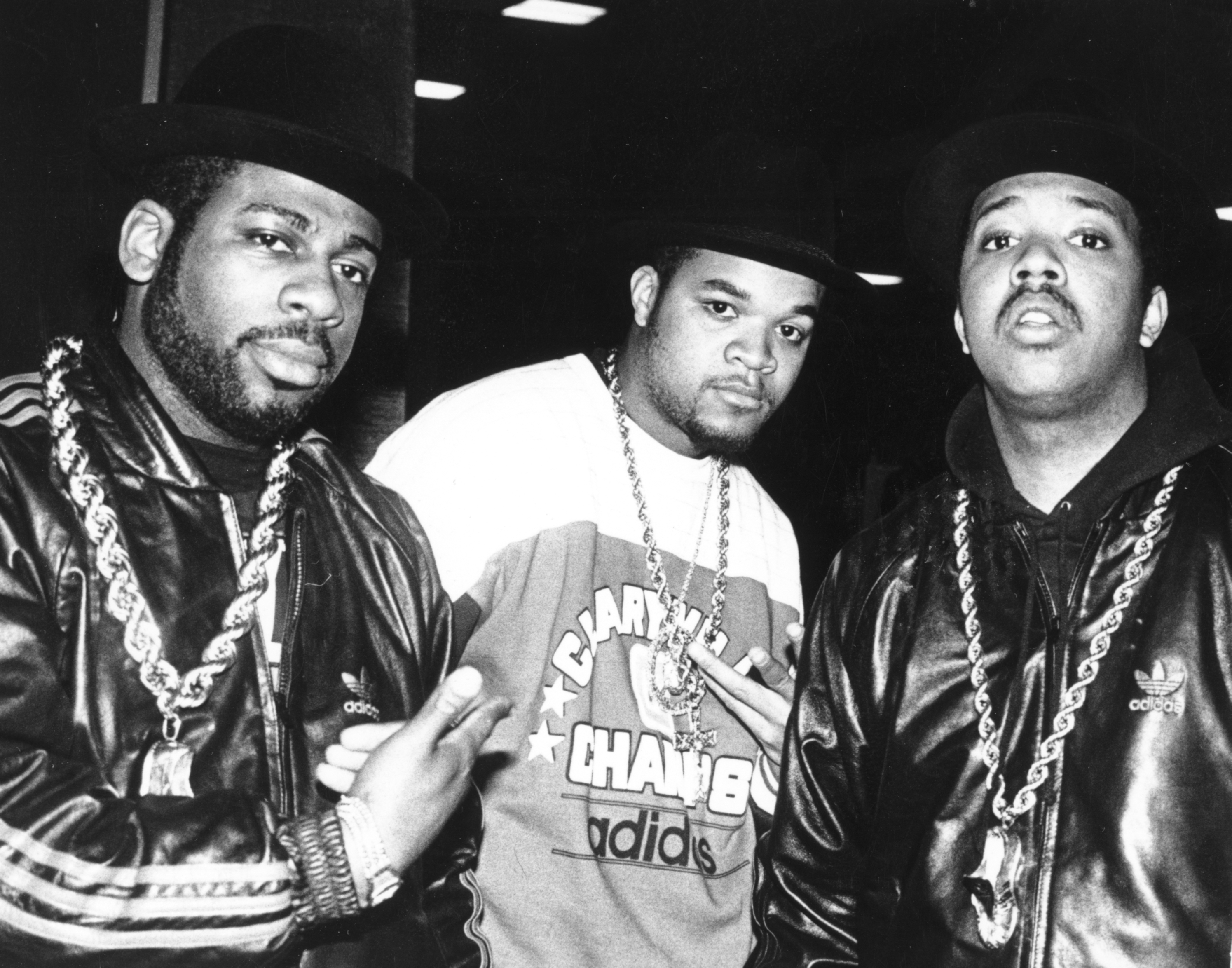 Run dmc cheap black adidas