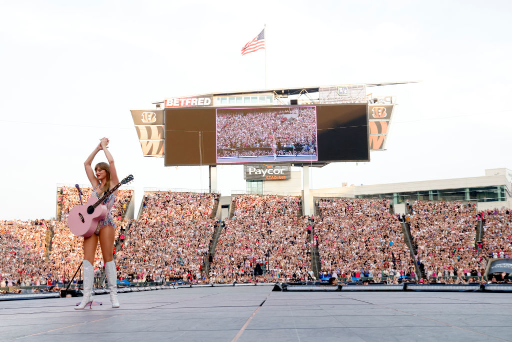 Taylor Swift performing at Solider Field