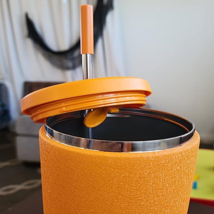 close-up of an Amazon reviewer's mug with the crackle texture instead of sparkles