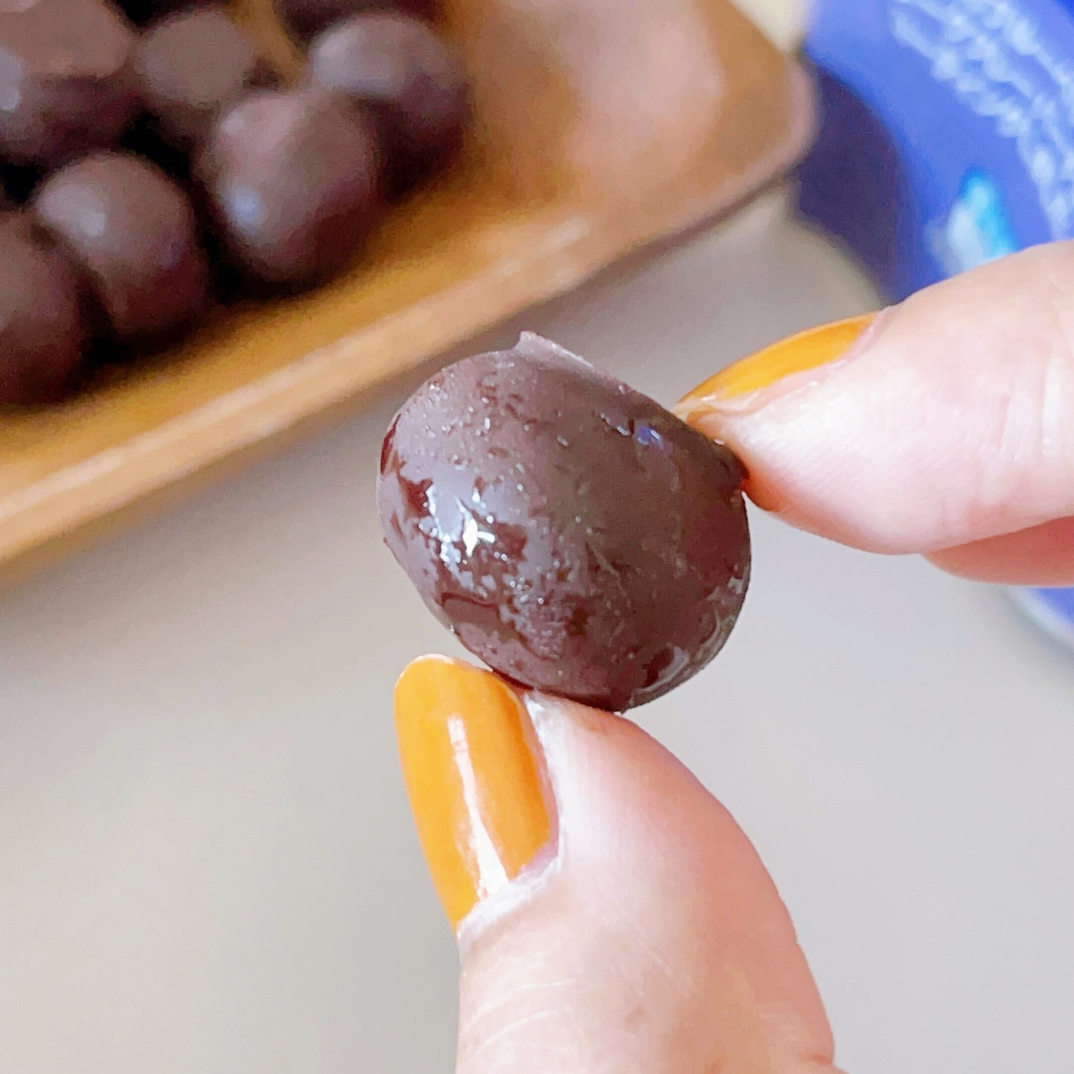 セブン-イレブンのオススメの冷凍フルーツ「フローズン チョコバナナ」「フローズン チョコブルーベリー」