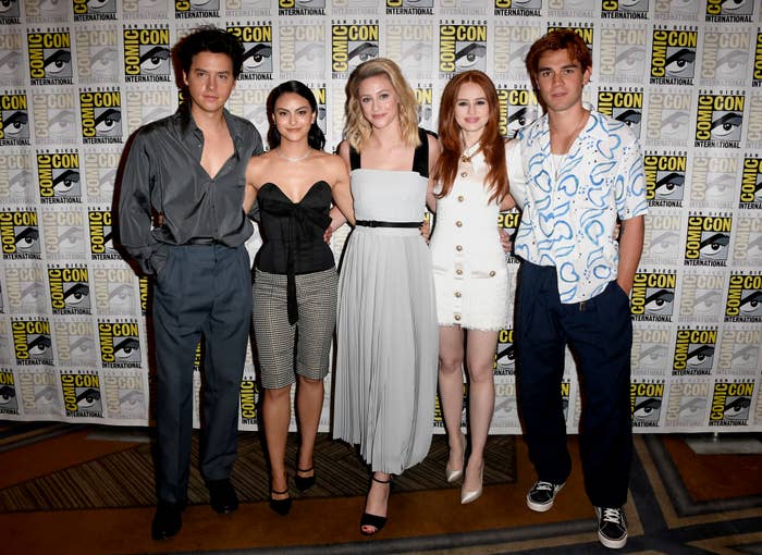 The cast of &quot;Riverdale&quot; take a group photo at Comic Con