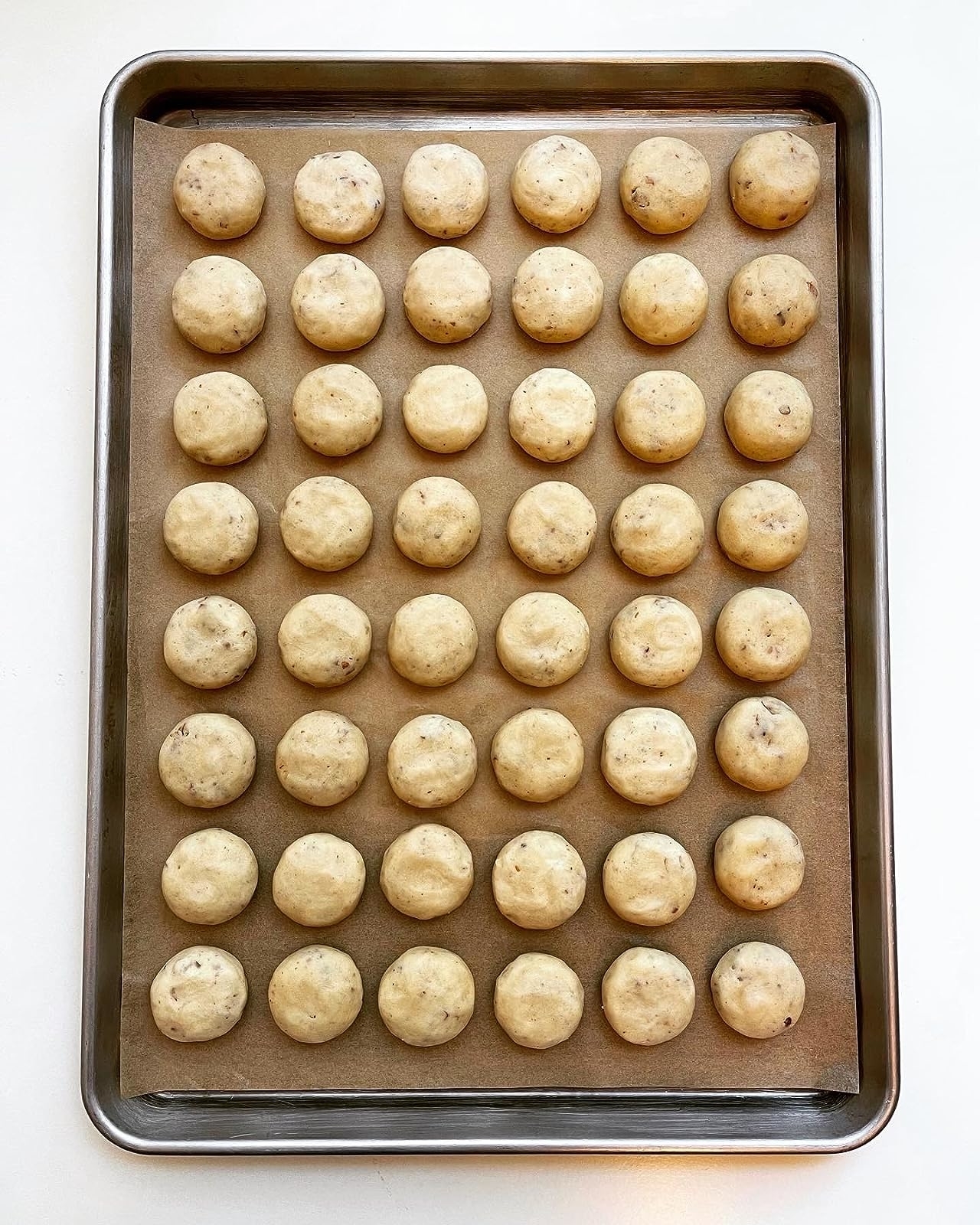 Reviewer image of the parchment paper sheet lining a baking sheet with cookies
