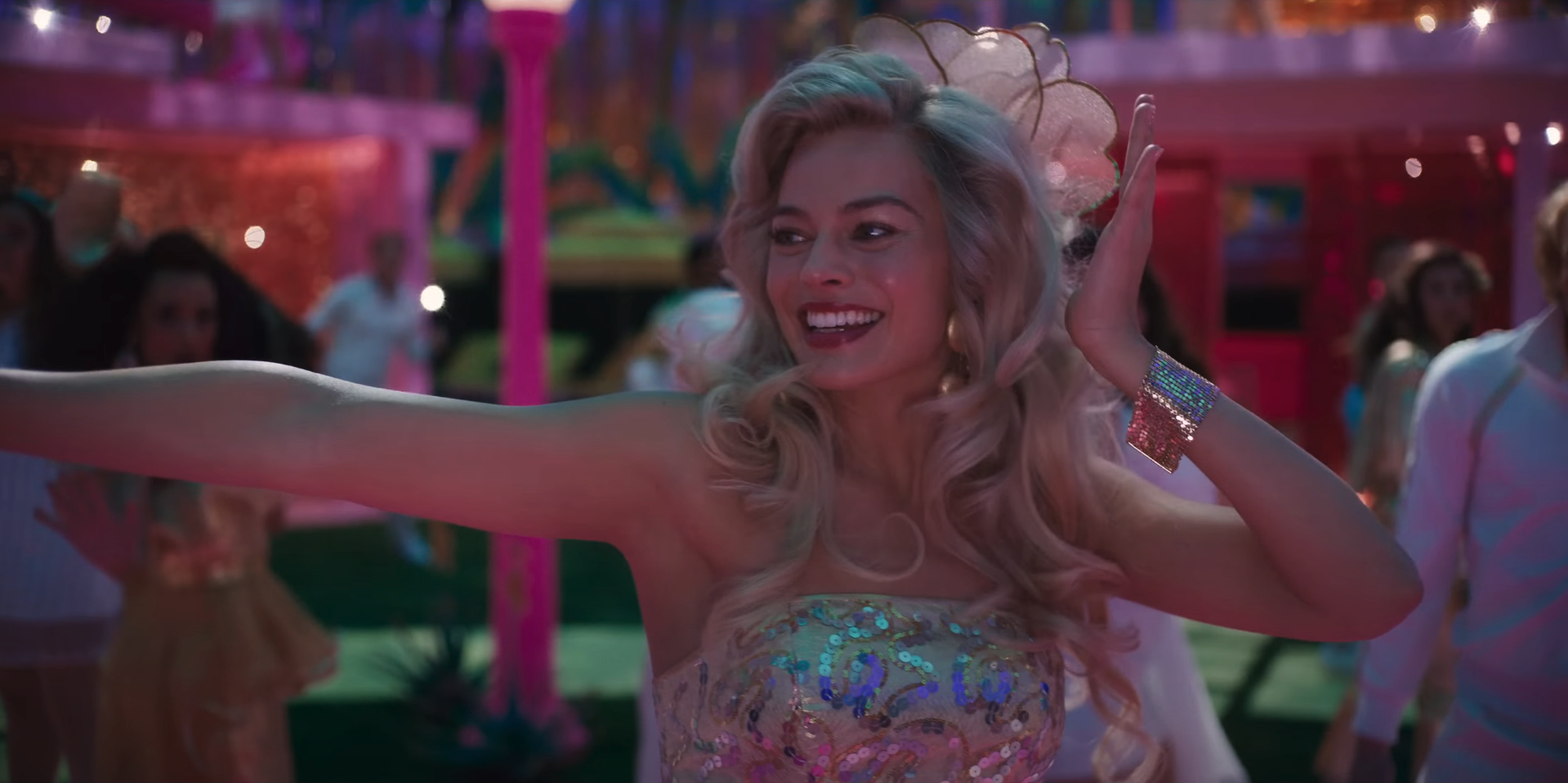 Margot Robbie as Barbie dancing &quot;Barbie&quot;