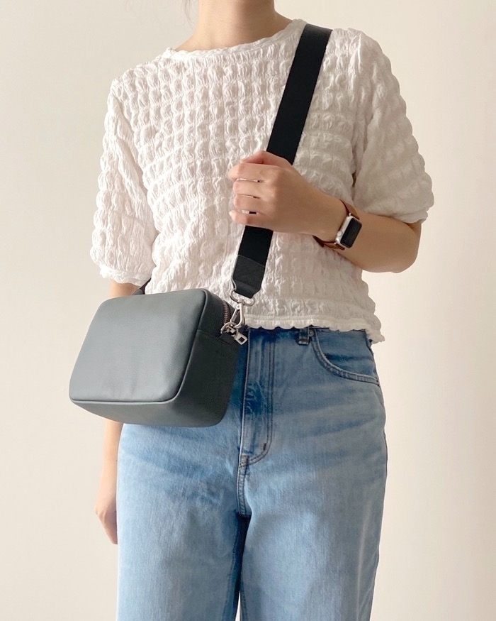 GU(ジーユー)のおすすめのバッグ「リアルレザーカメラバッグ+E」