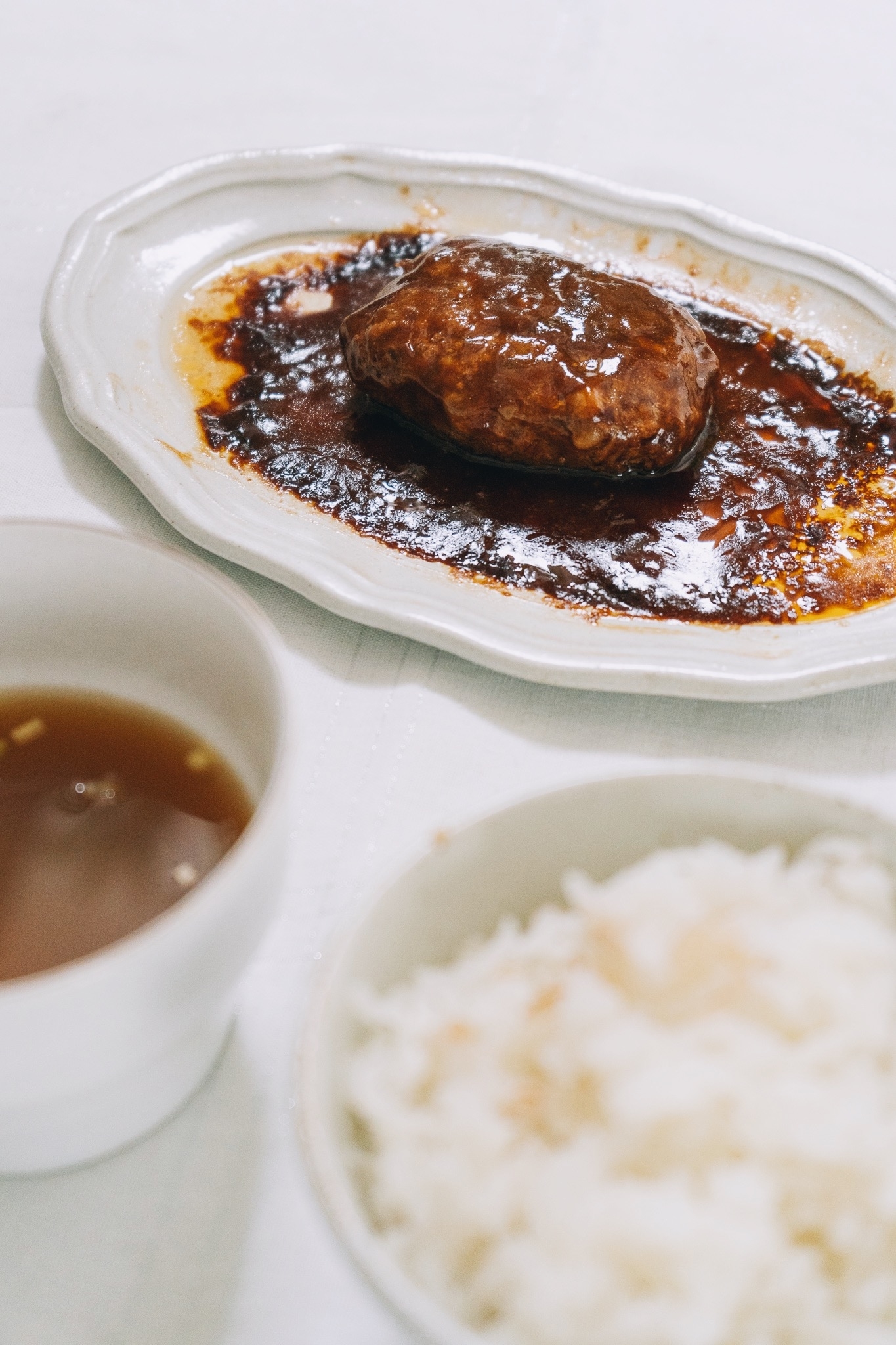 3COINSのおすすめグルメ「デミグラスソース ハンバーグ」