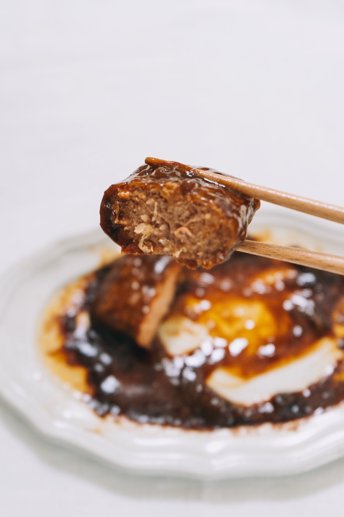 3COINSのおすすめグルメ「デミグラスソース ハンバーグ」