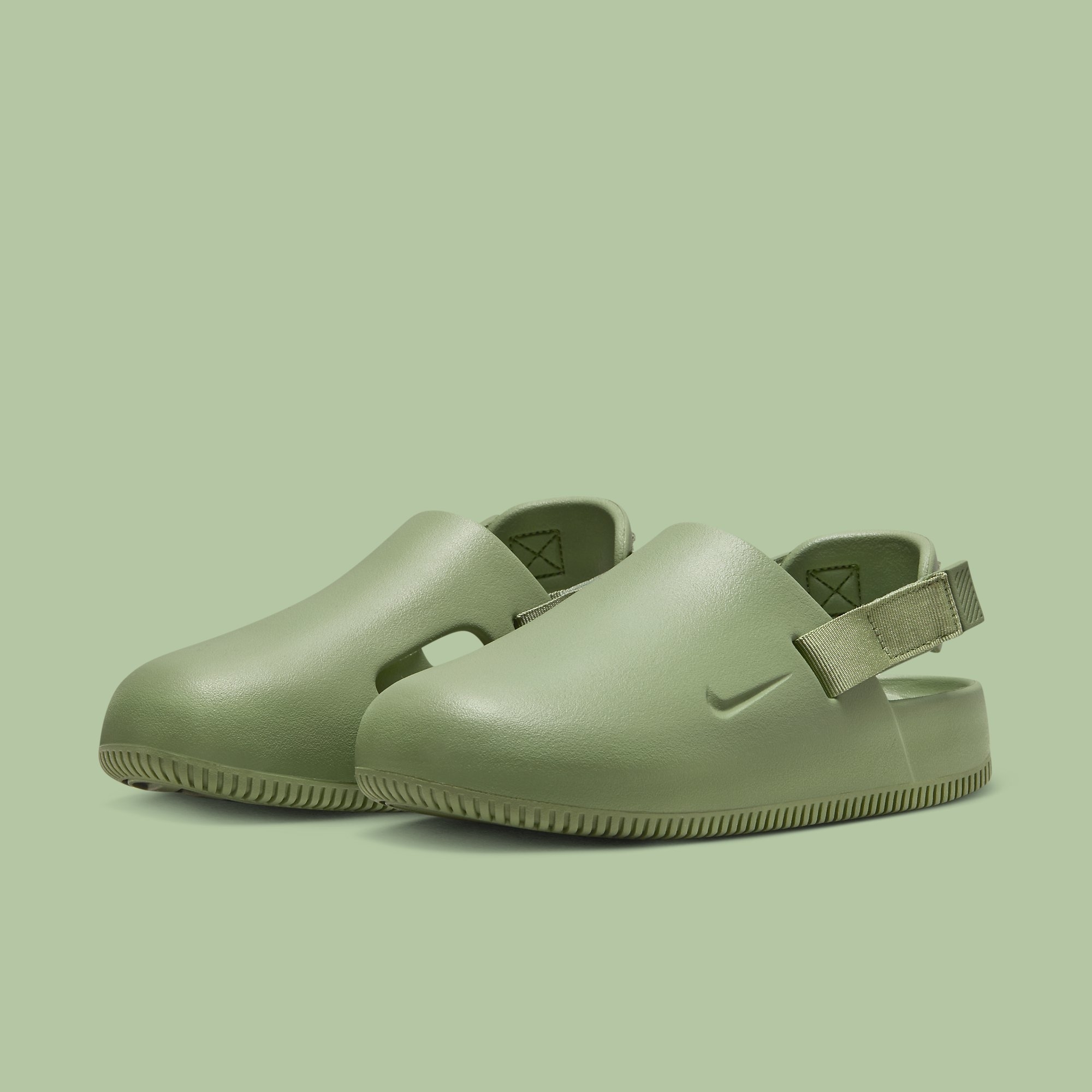 Nike slides with on sale backstrap