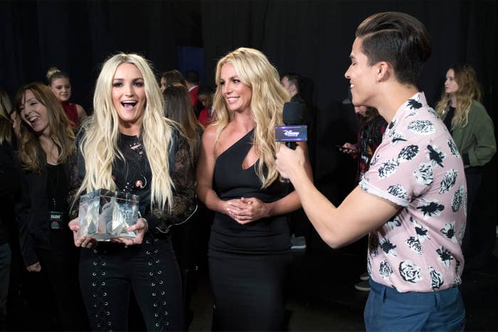 Jamie Lynn Spears and Britney Spears being interview