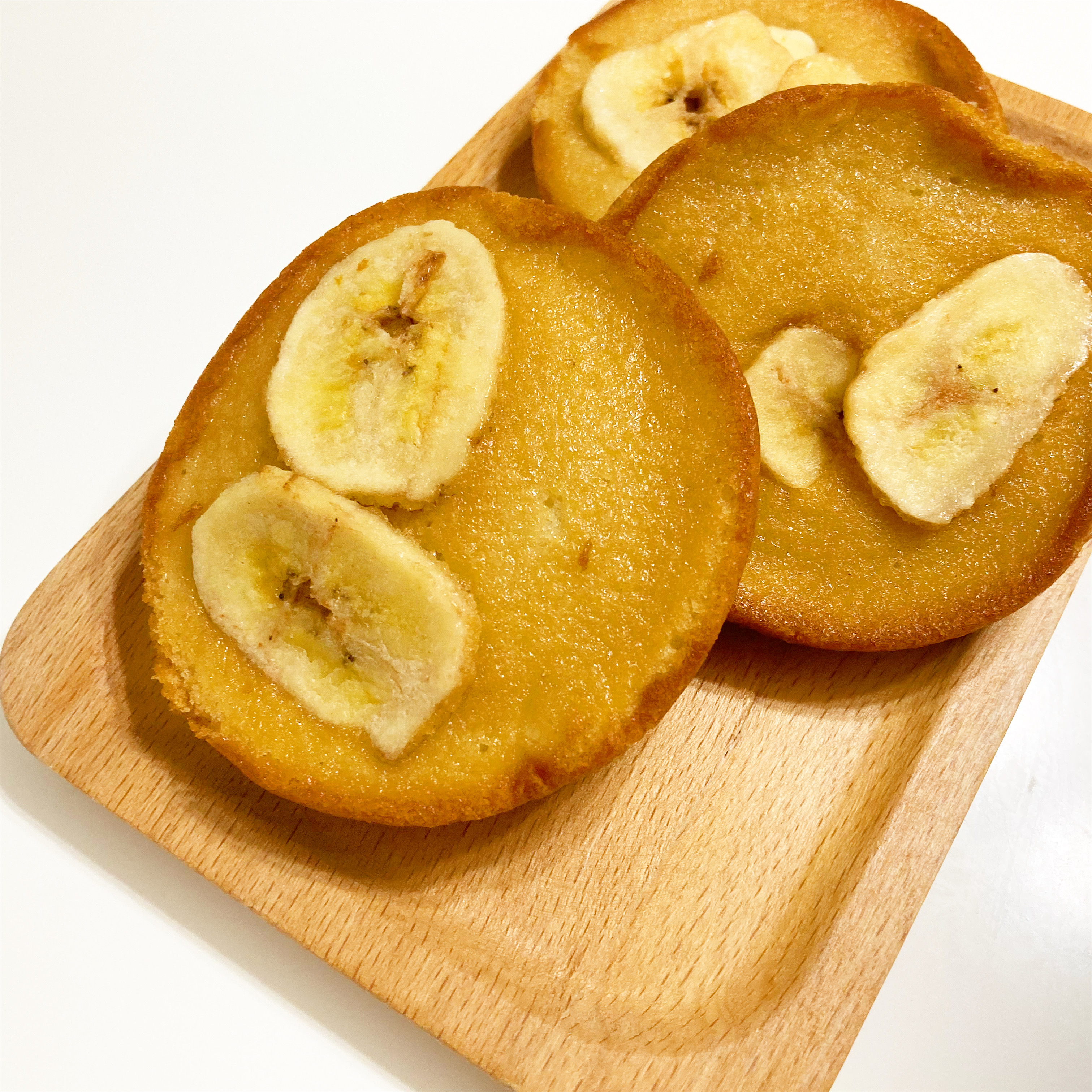 セブン-イレブンの贅沢ケーキ「7P 国産小麦のバナナケーキ 3個入」