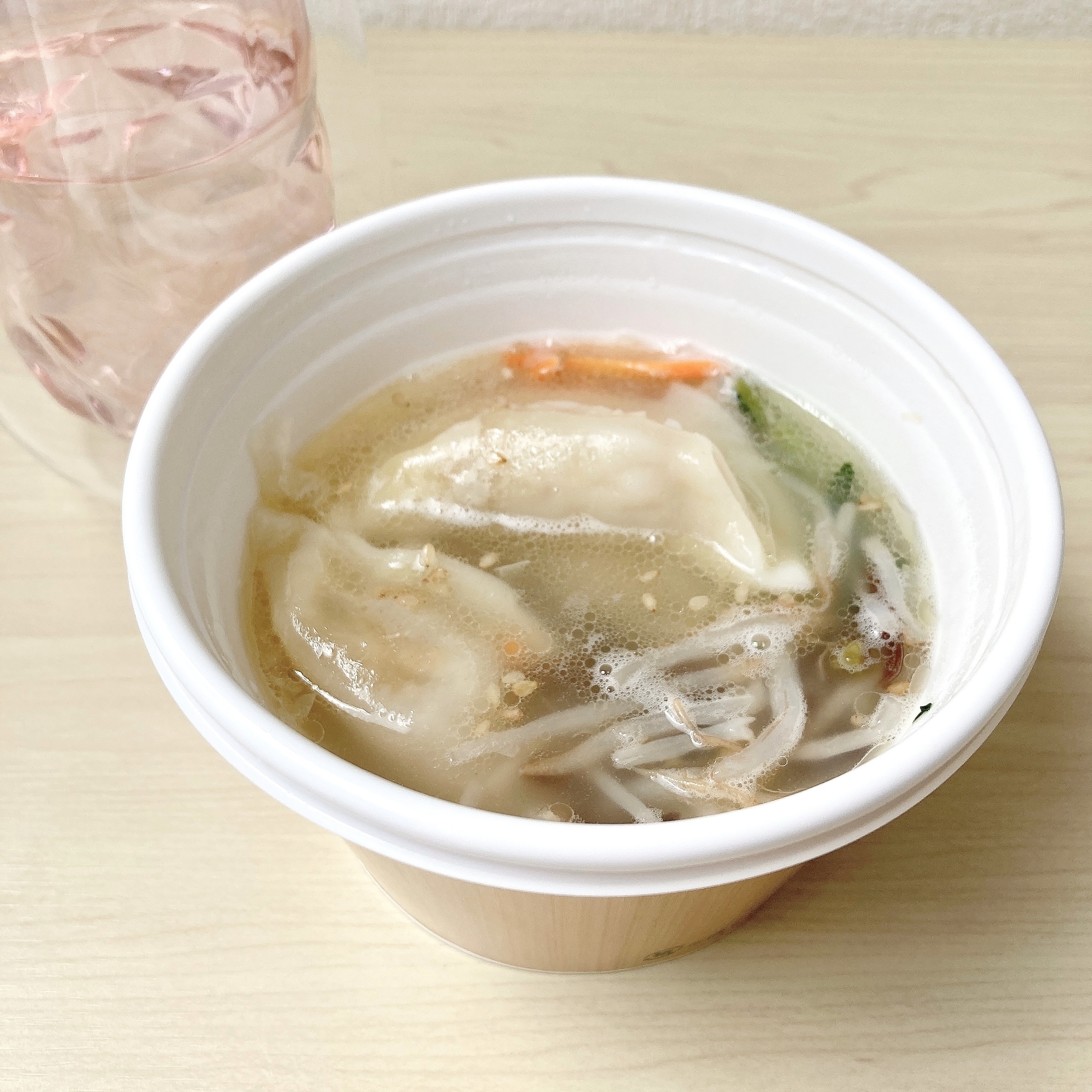 FamilyMart（ファミリーマート）のオススメのスープ「つるもち餃子と春雨の白湯スープ」