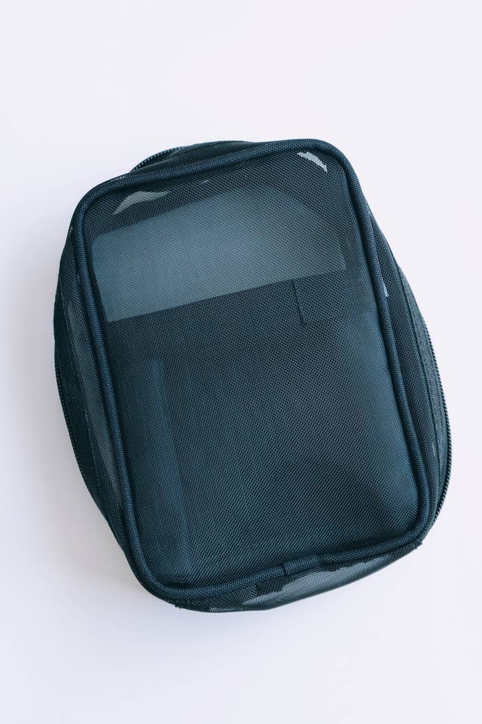 キャンドゥの便利アイテム「メッシュ 縦型ポーチ」