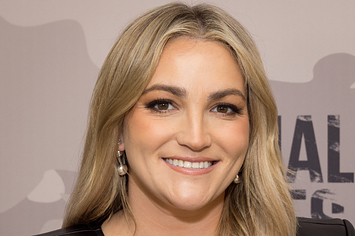 Jamie Lynn Spears poses on the red carpet and smiles