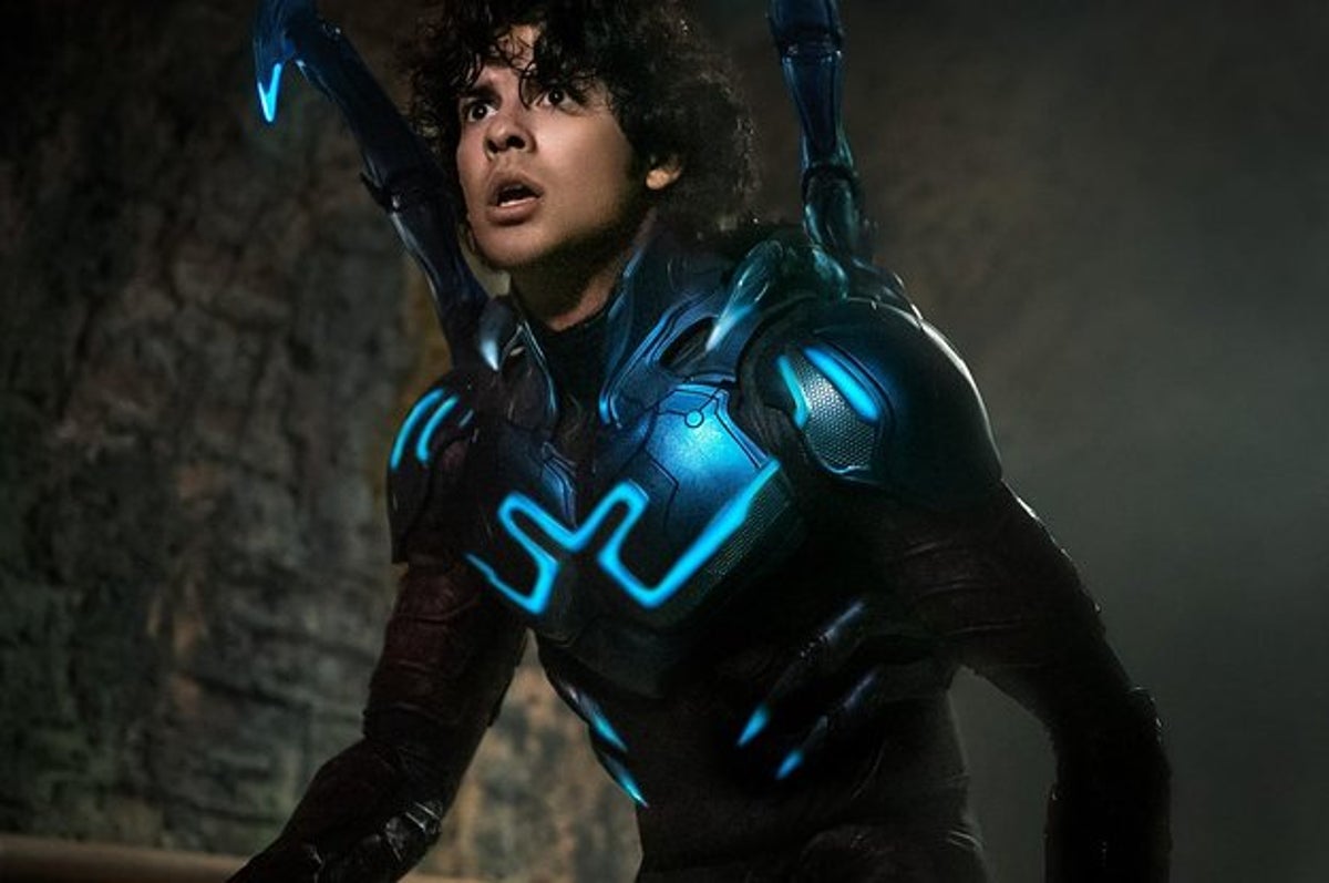 DC define Angel Manuel Soto como diretor do filme 'Besouro Azul