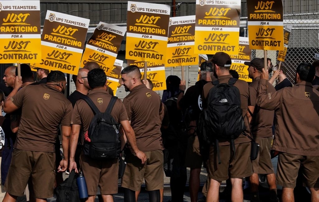 UPS workers &quot;practicing&quot; for protest