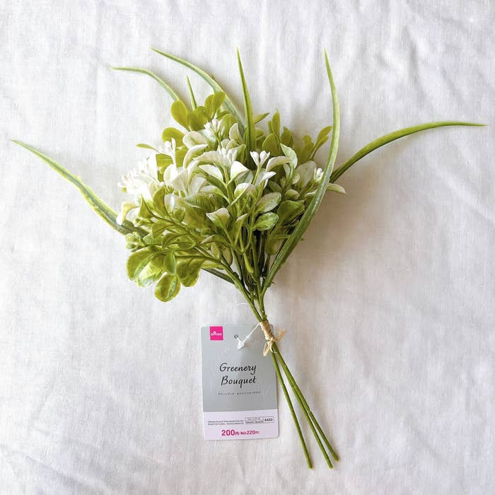 ダイソーのオススメの商品「グリーンブーケ(ホワイトベリーグラス)」