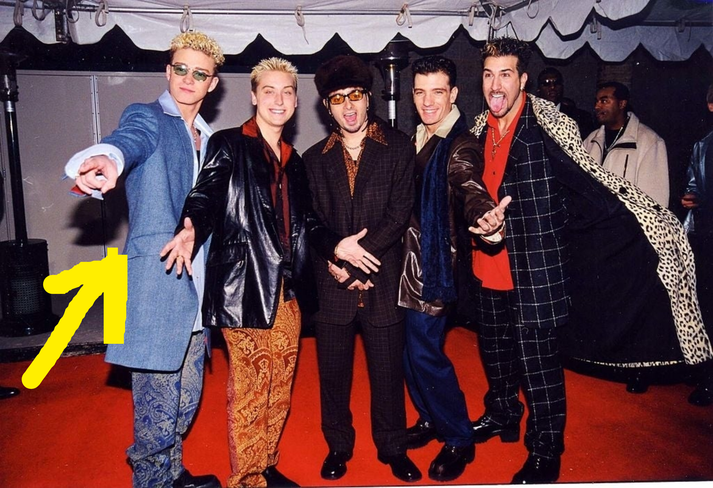 justin with the rest of nsync on the red carpet