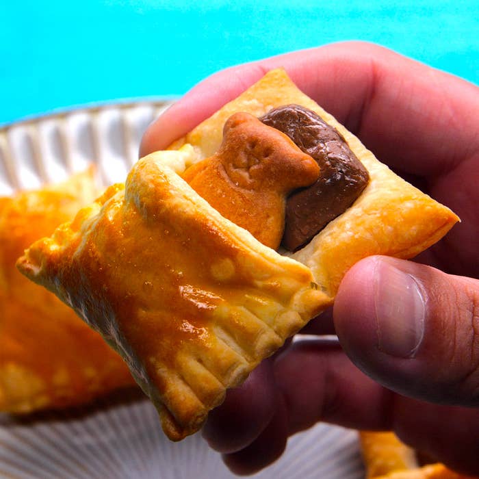 クッキーで作る布団で寝るクマのパイ レシピ・作り方｜Tasty