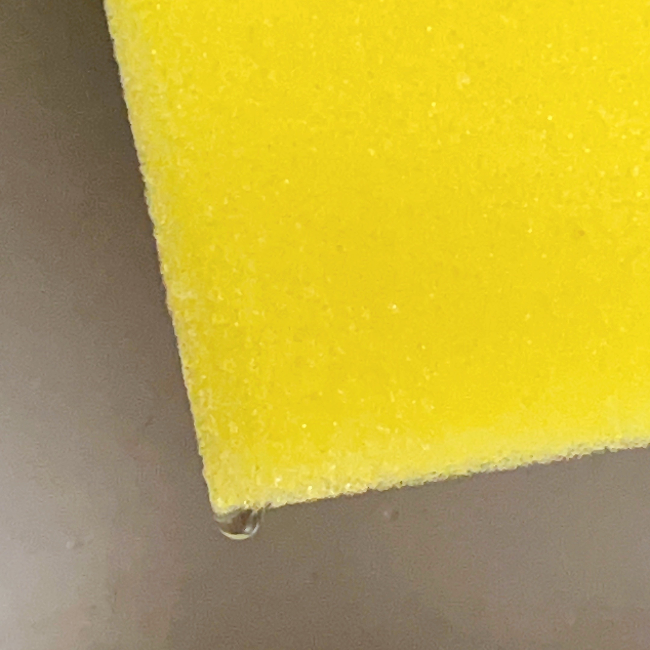 ダイソーのオススメの商品「浮かせるスポンジホルダーUKIUKI mini（透明）」