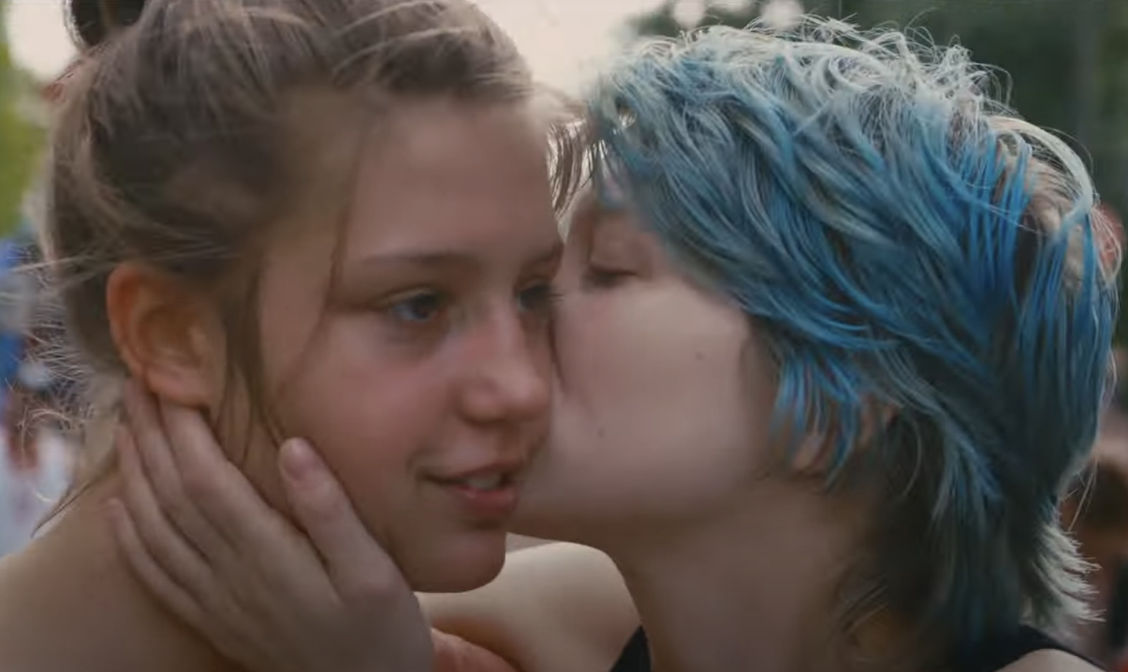 Seydoux and Exarchopoulos kissing