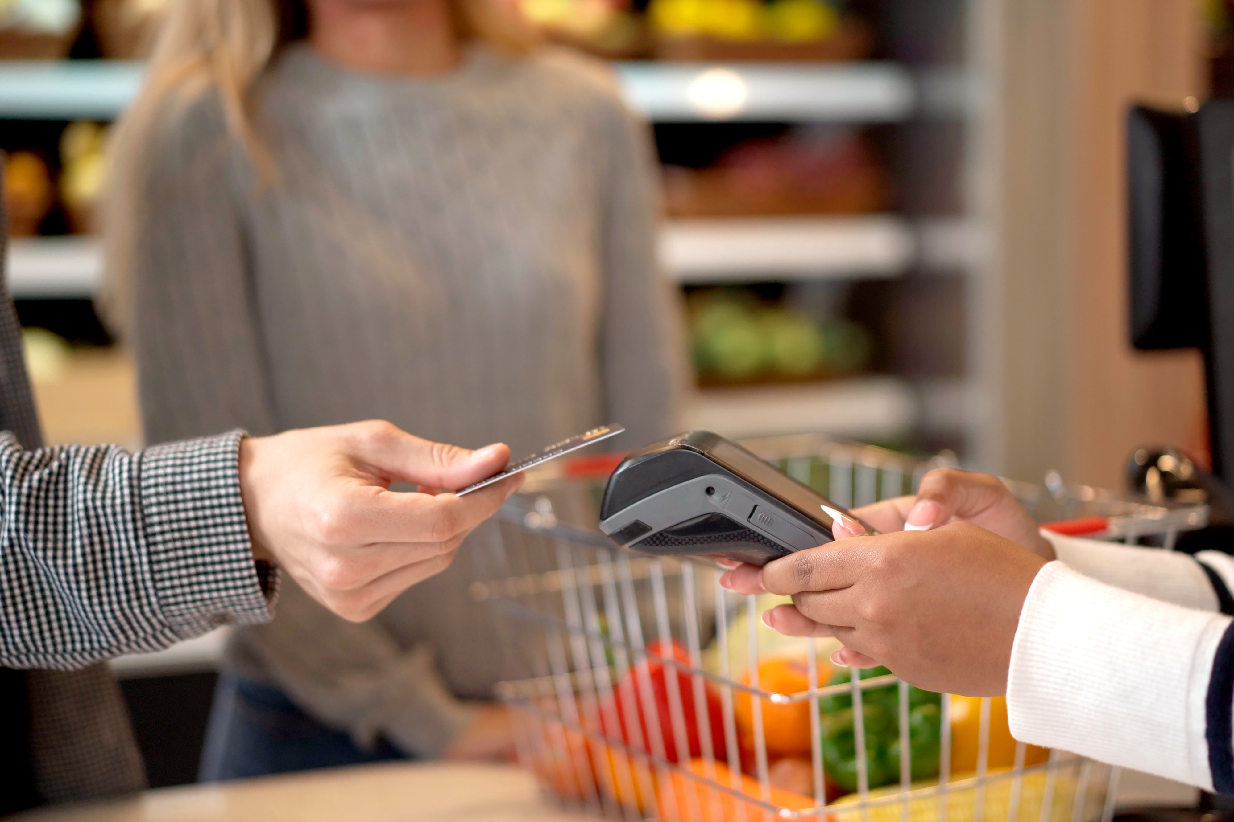 someone paying for groceries with their credit card