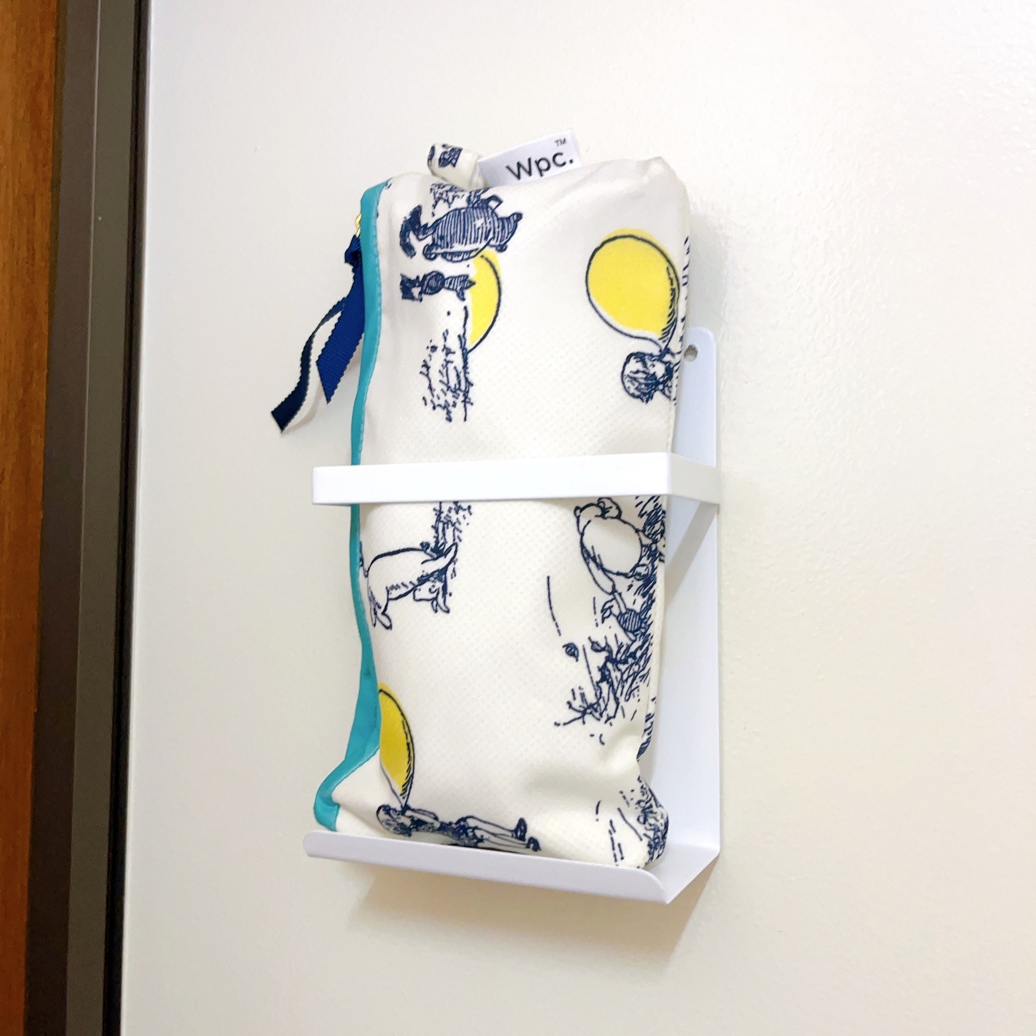 ダイソーのオススメの商品「ラップホルダー（マグネット、ホワイト）」