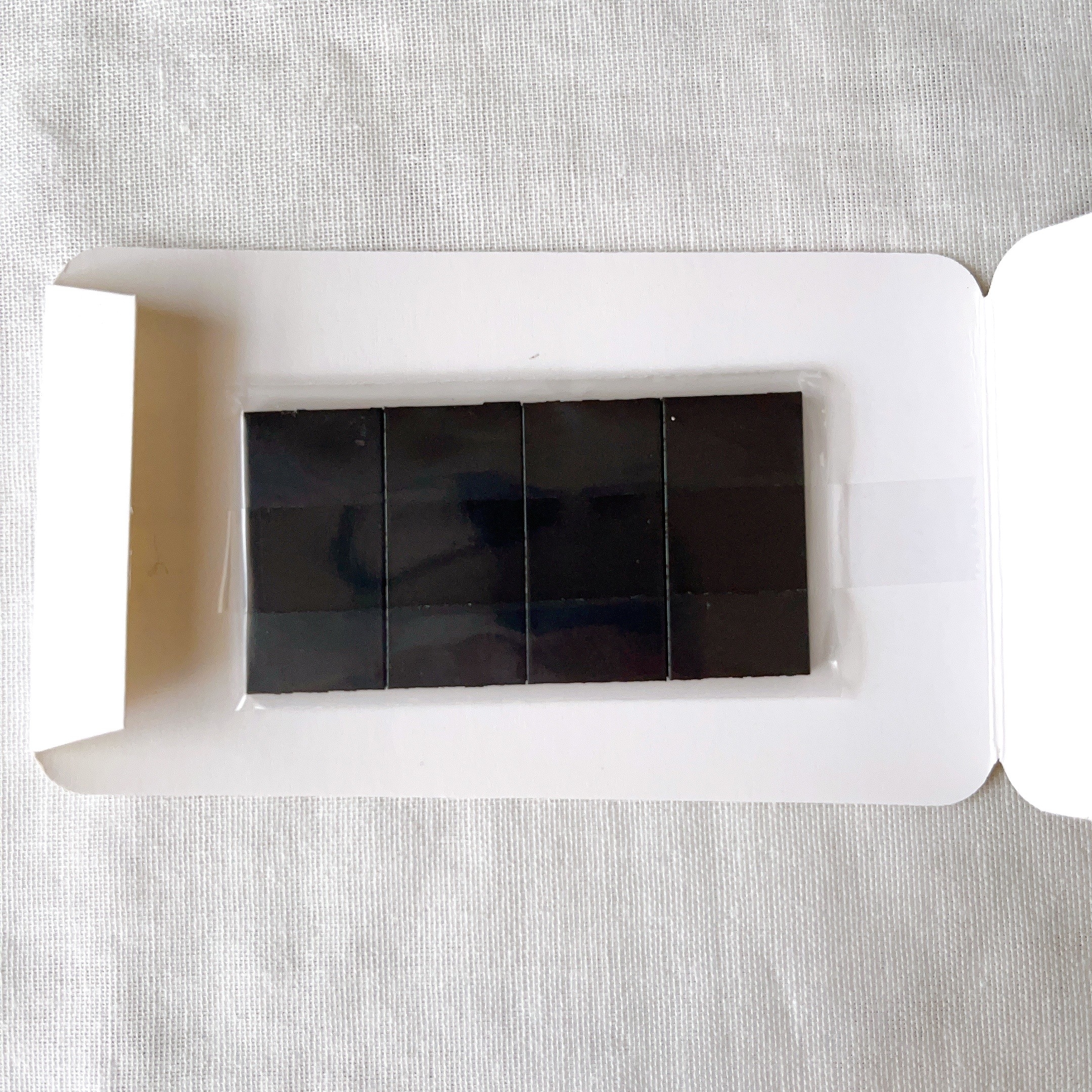 ダイソーのオススメの商品「ラップホルダー（マグネット、ホワイト）」