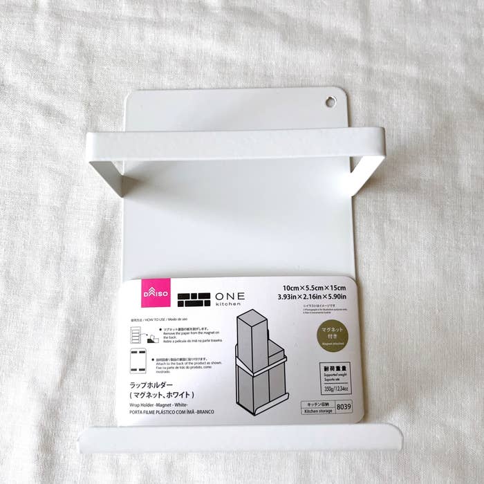 ダイソーのオススメの商品「ラップホルダー（マグネット、ホワイト）」