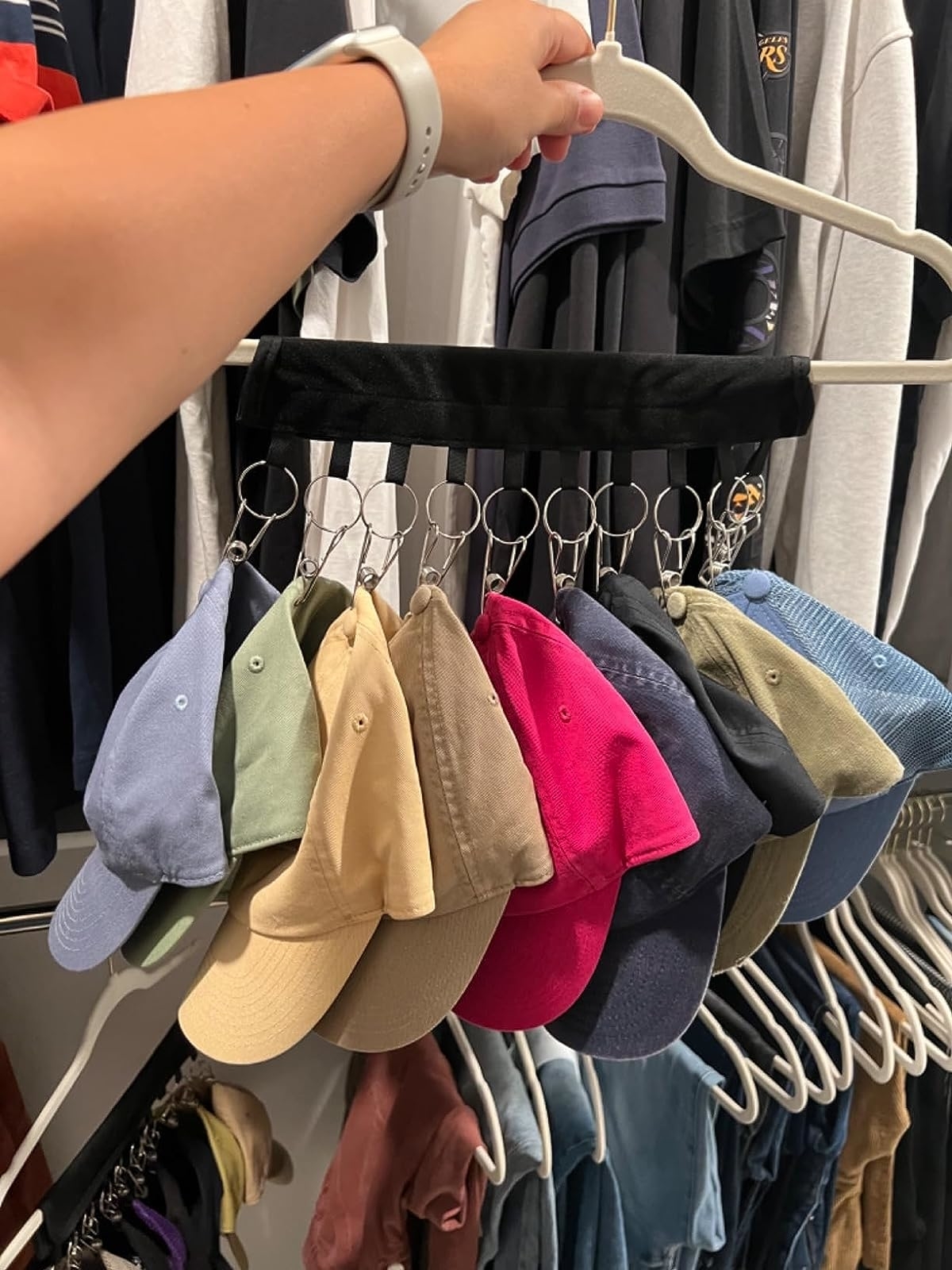 Reviewer holding the hat rack