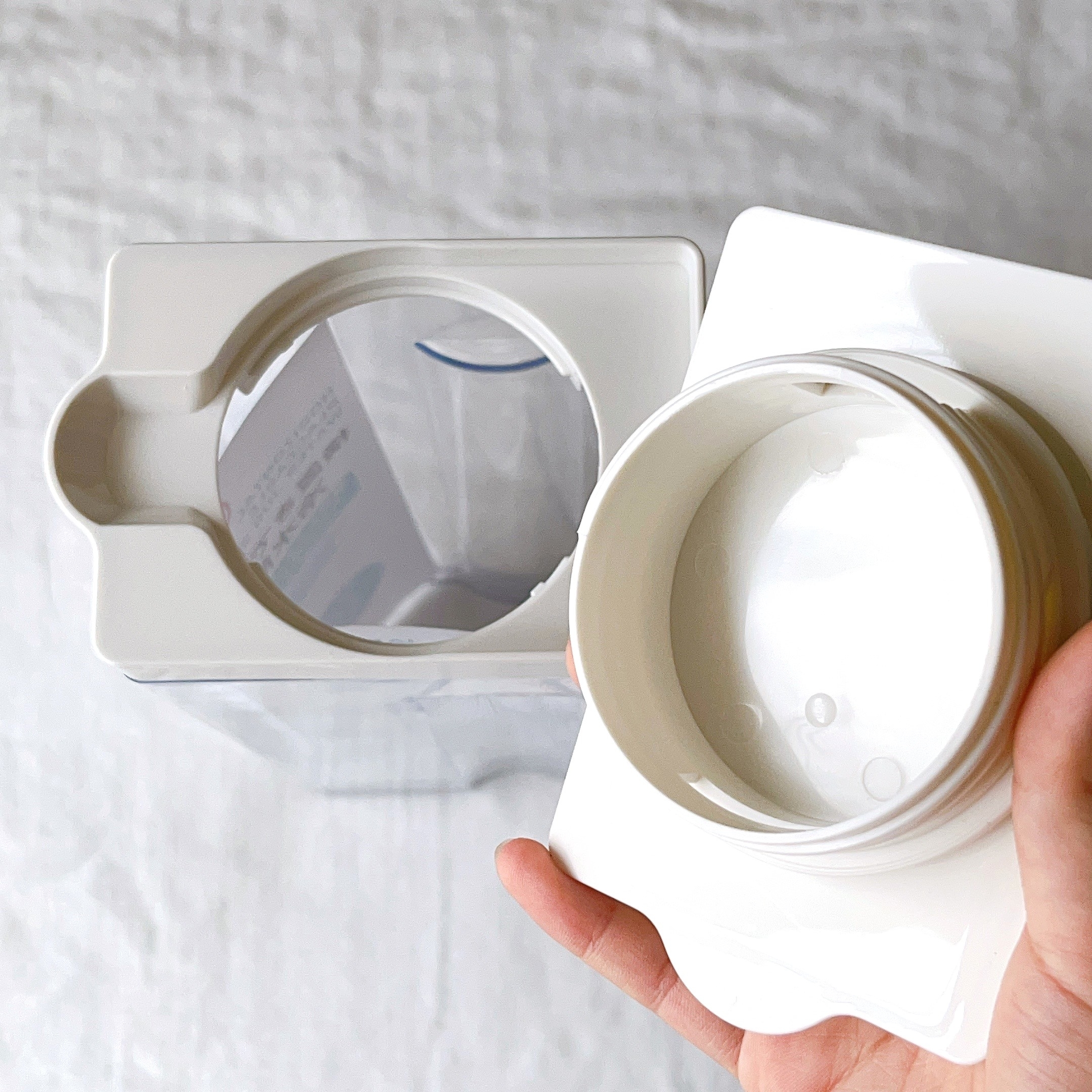 ダイソーのオススメの商品「横置きできる冷水筒(1.6L)」