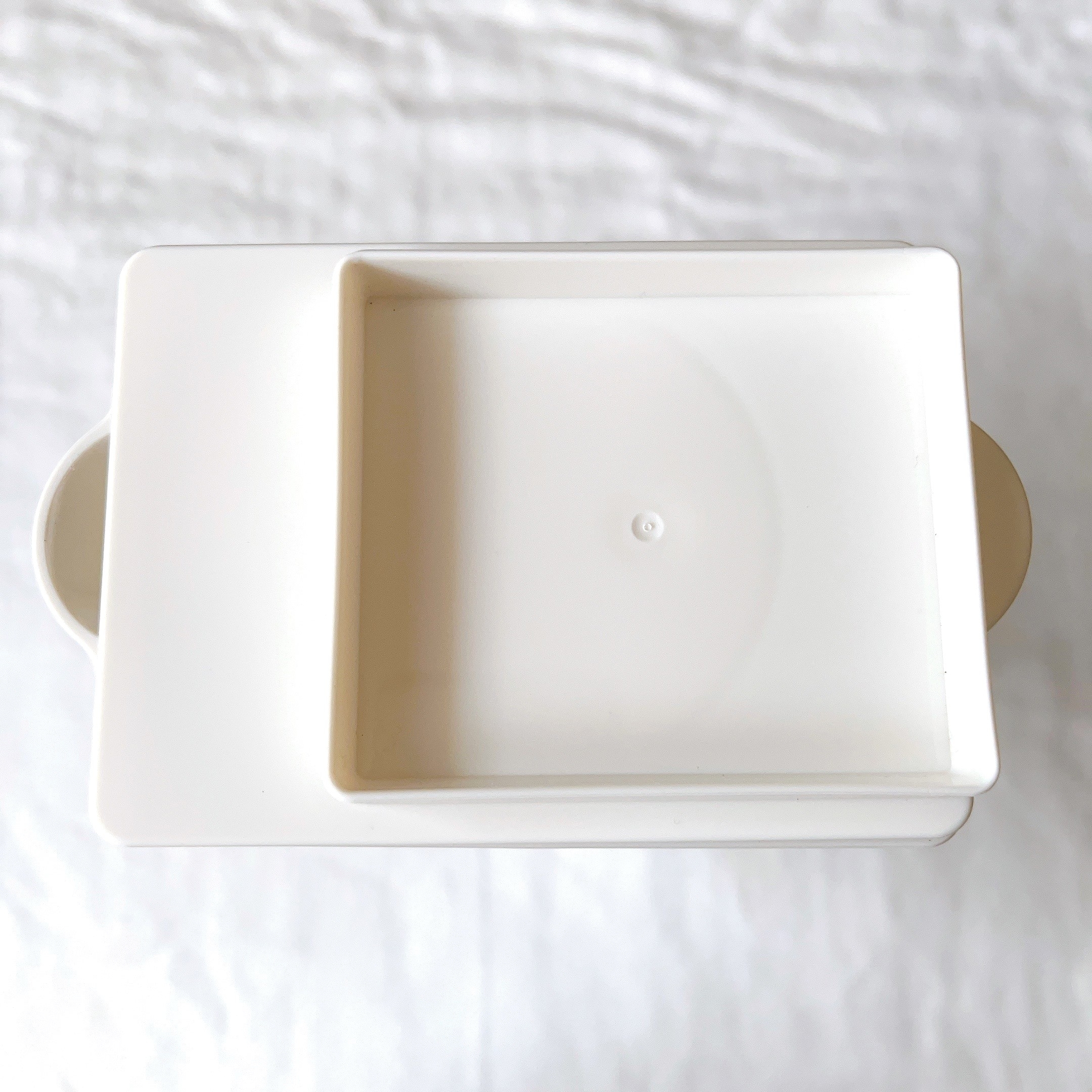 ダイソーのオススメの商品「横置きできる冷水筒(1.6L)」